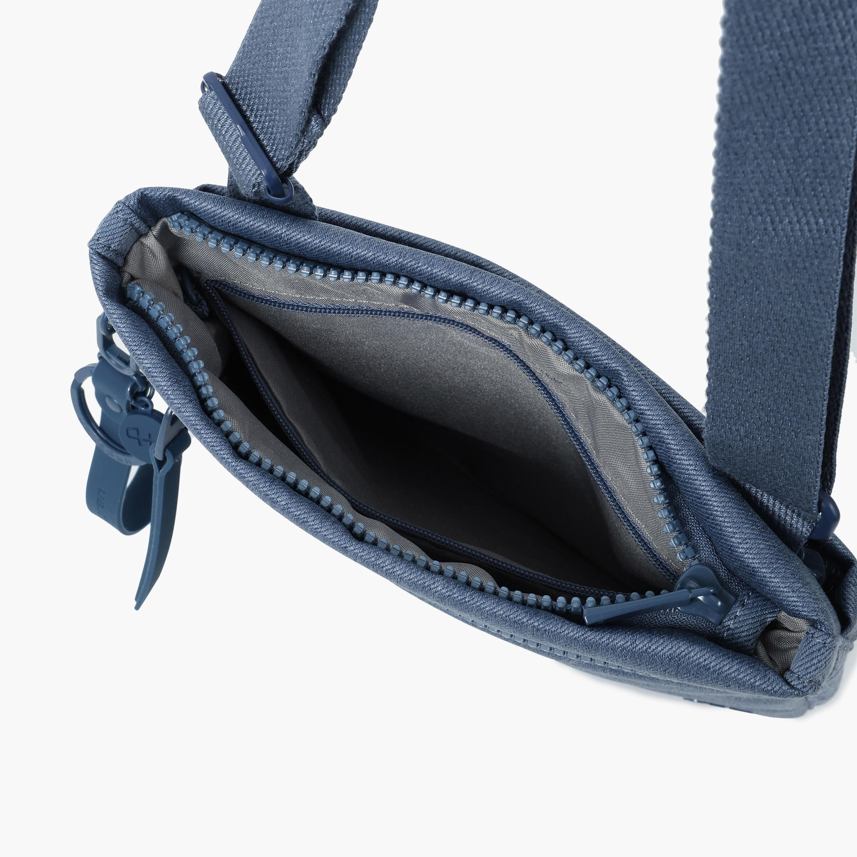 هيدجرين - شنطة كتف انر سيتي سادة بسحاب إغلاق وحزام قابل للتعديل | 22 × 20 × 2 سم-women-bagsandwallets-handbags-image-7