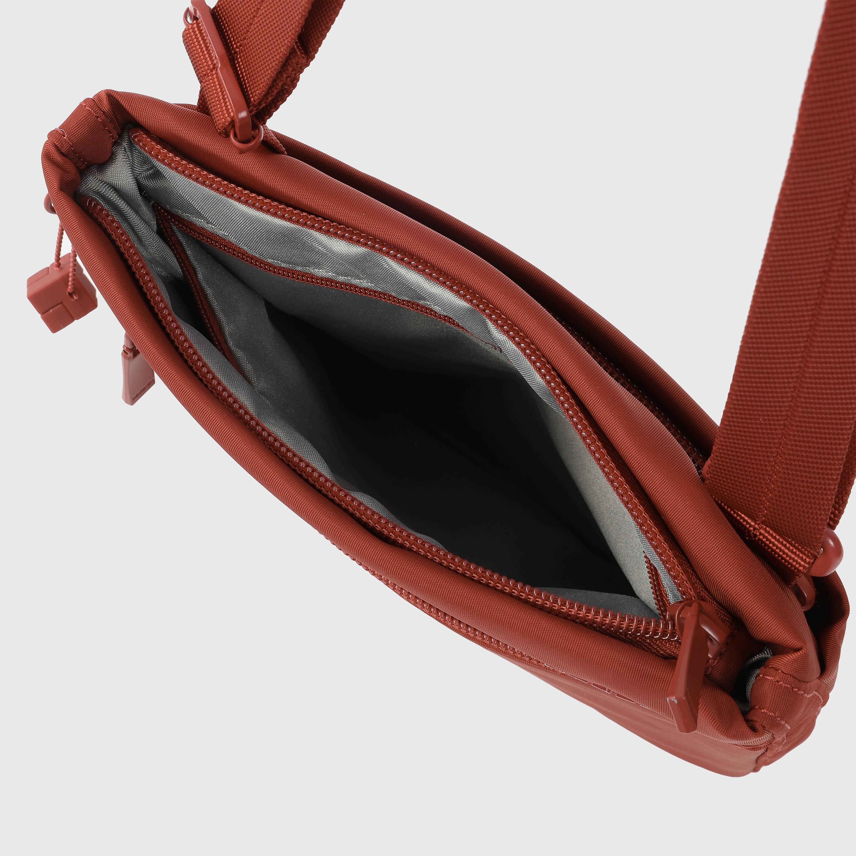 هيدجرين - شنطة كتف ليونس سادة بسحاب إغلاق وحزام قابل للتعديل | 23 × 20 × 2 سم-women-bagsandwallets-handbags-image-5