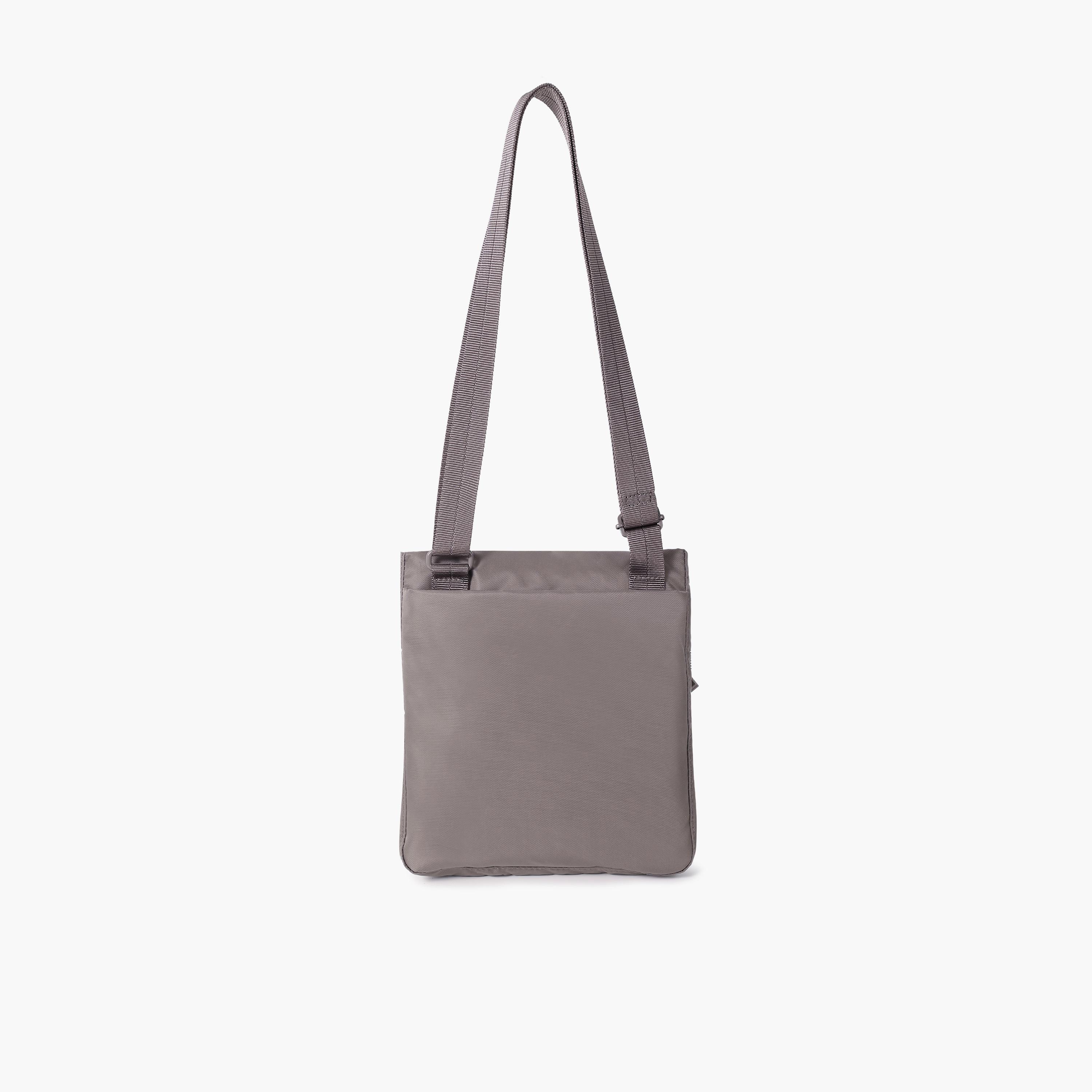 هيدجرين - شنطة كتف سادة إنر سيتي ليونس بسحاب إغلاق وحزام قابل للتعديل | 22 × 20 × 2 سم-women-bagsandwallets-handbags-image-4
