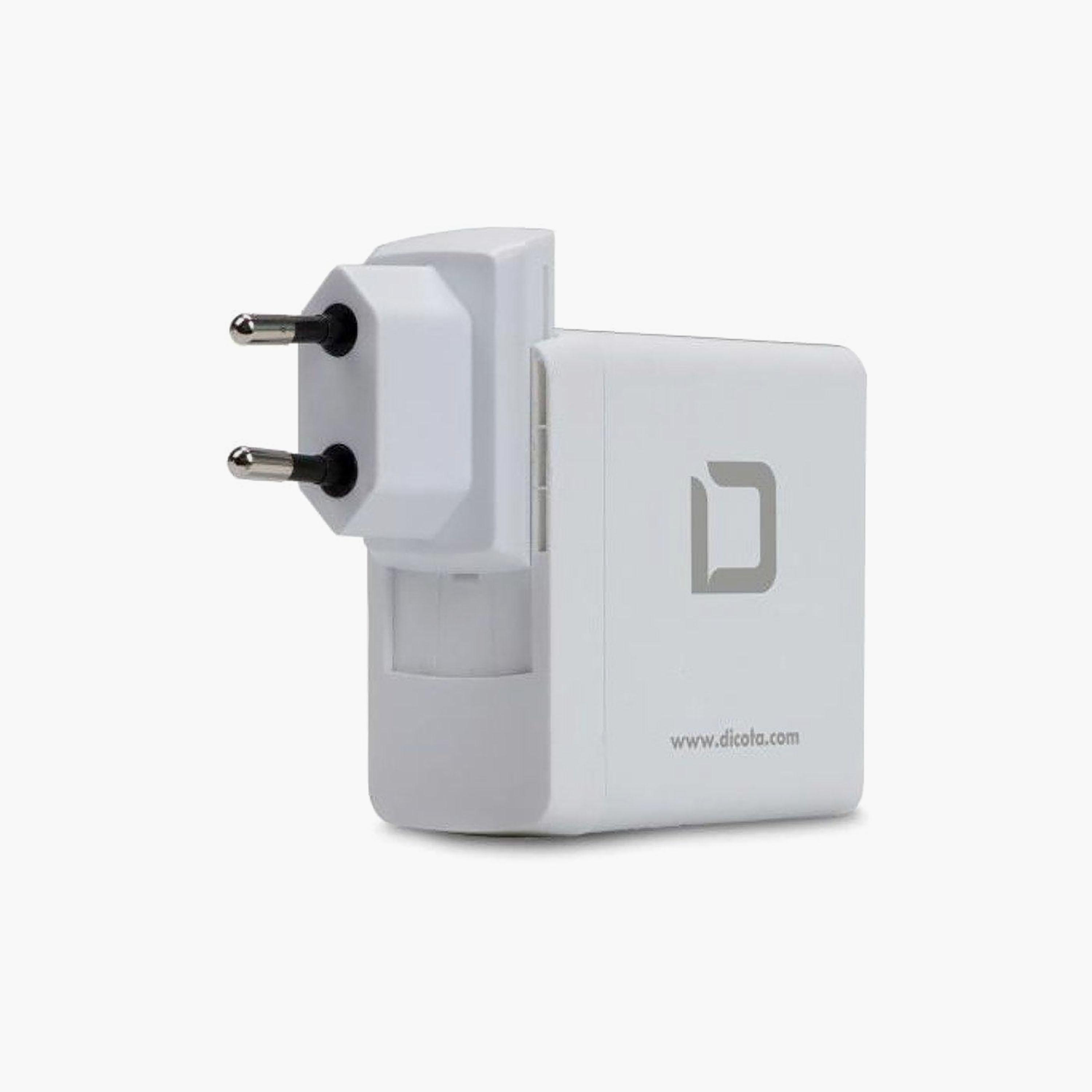 شاحن كمبيوتر محمول عالمي للسفر ديكوتا بمنفذين USB ومنفذ USB-C وقوة 45 واط | D31468-electronics-accessories-computeraccesories-image-2