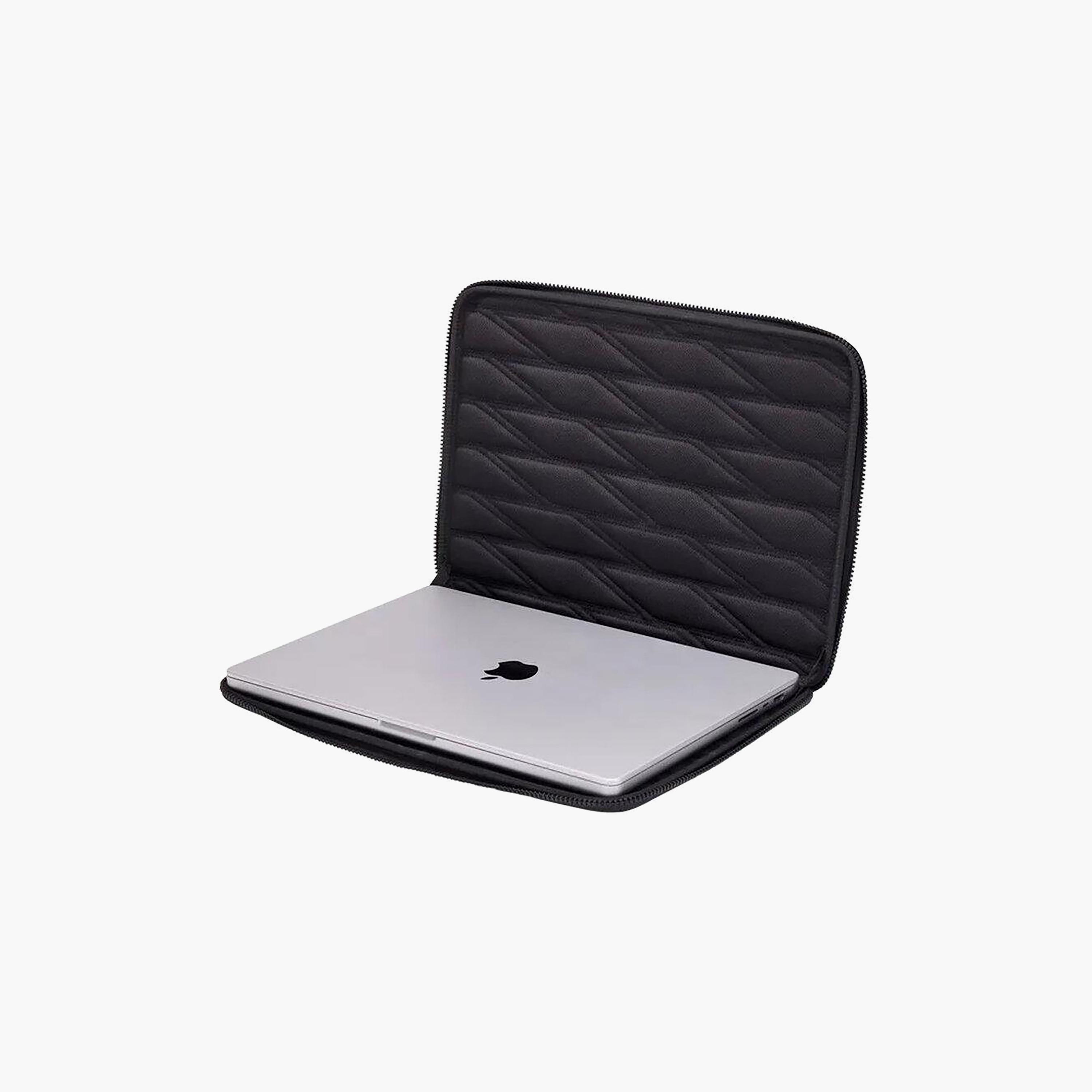 حقيبة ثول غاونتليت للكمبيوتر المحمول، أسود، ماك بوك 16 بوصة | THL-TGSE2557-BLK-men-bags-image-4