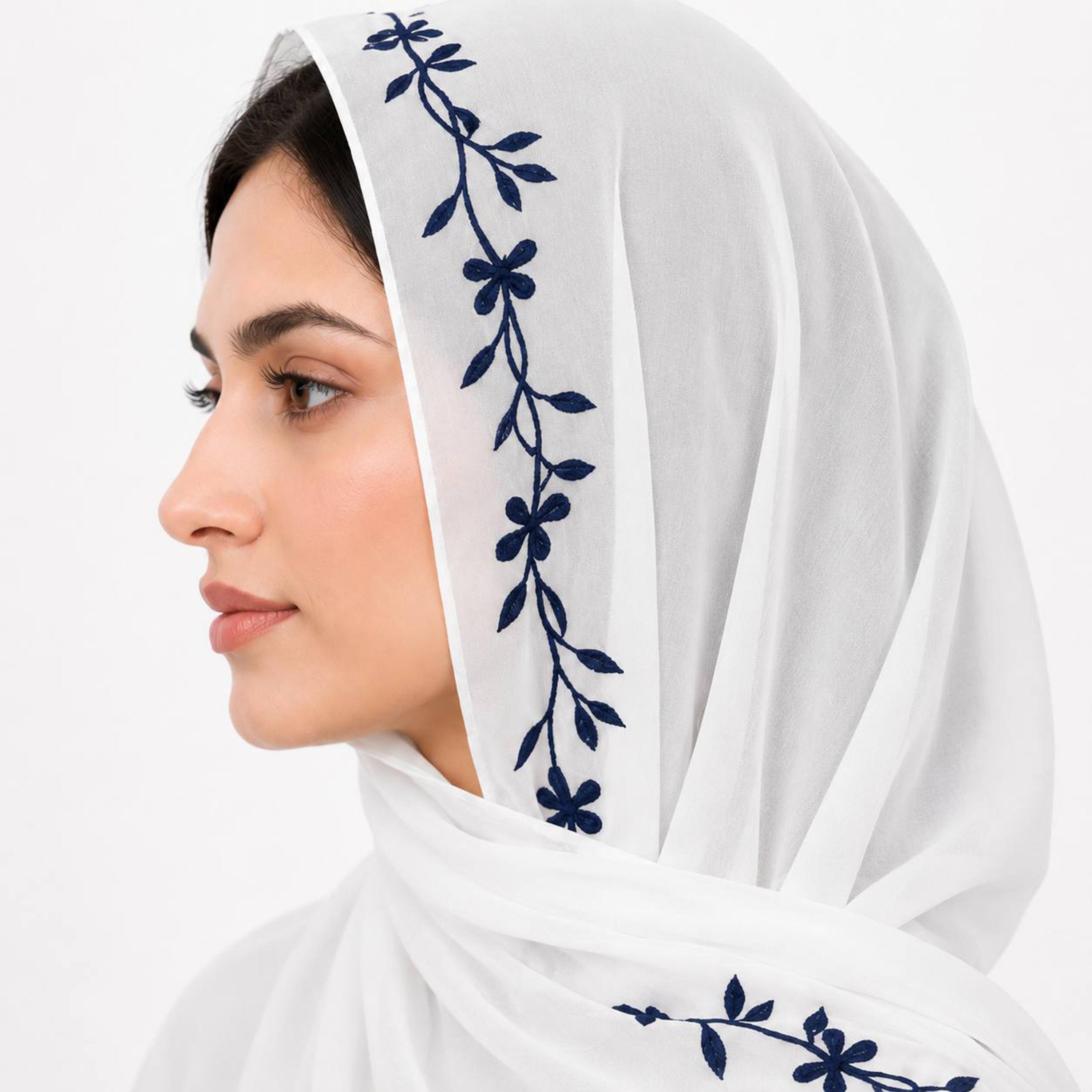 حجاب كتان أبيض بحافة مطرزة بنقشة كروم متسلقة من حوراء-women-arabicclothing-headscarf-hijab-image-3