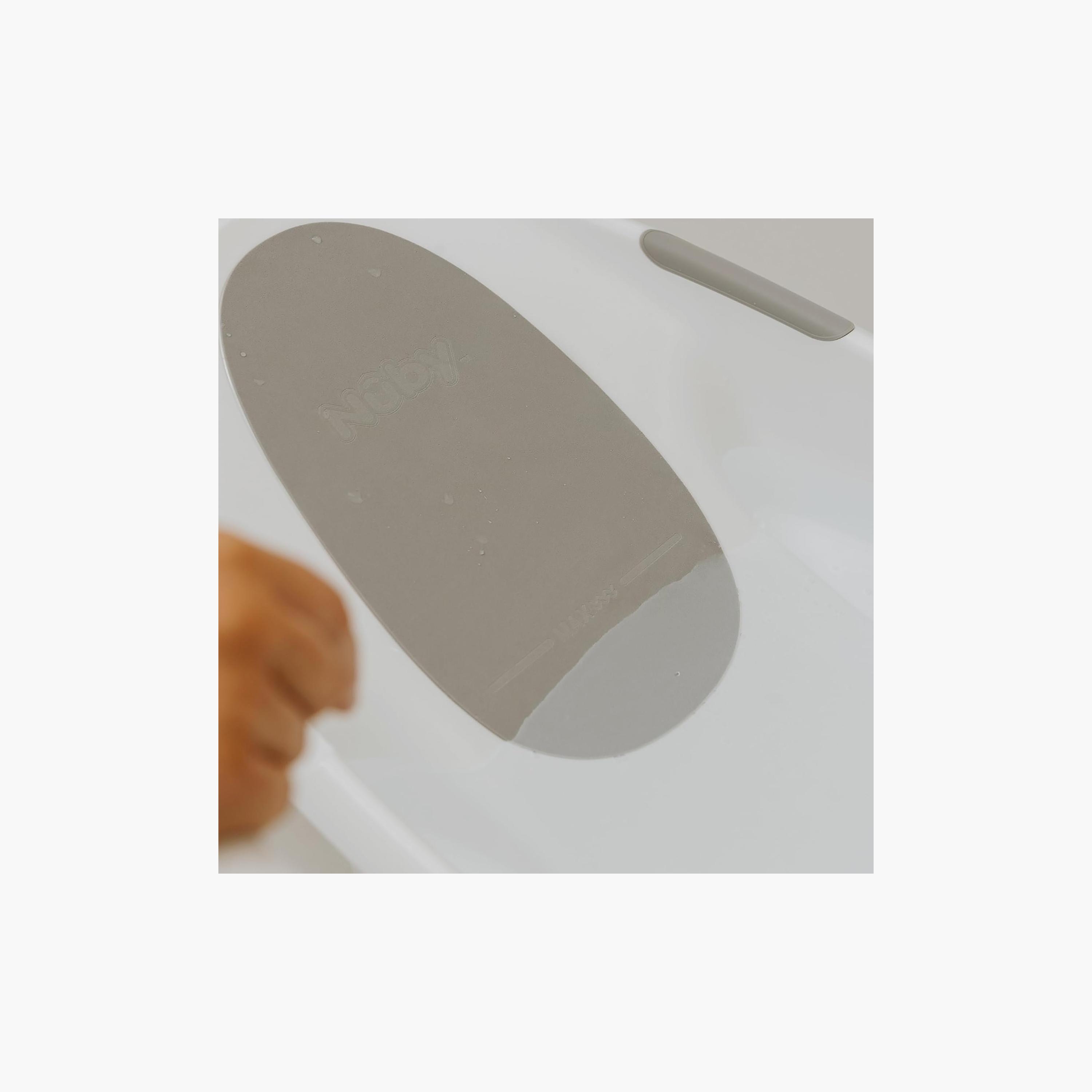 حوض استحمام للأطفال بتصميم دعم مريح للجسم من نوبي-baby-bathandcare-bathtubs-image-5