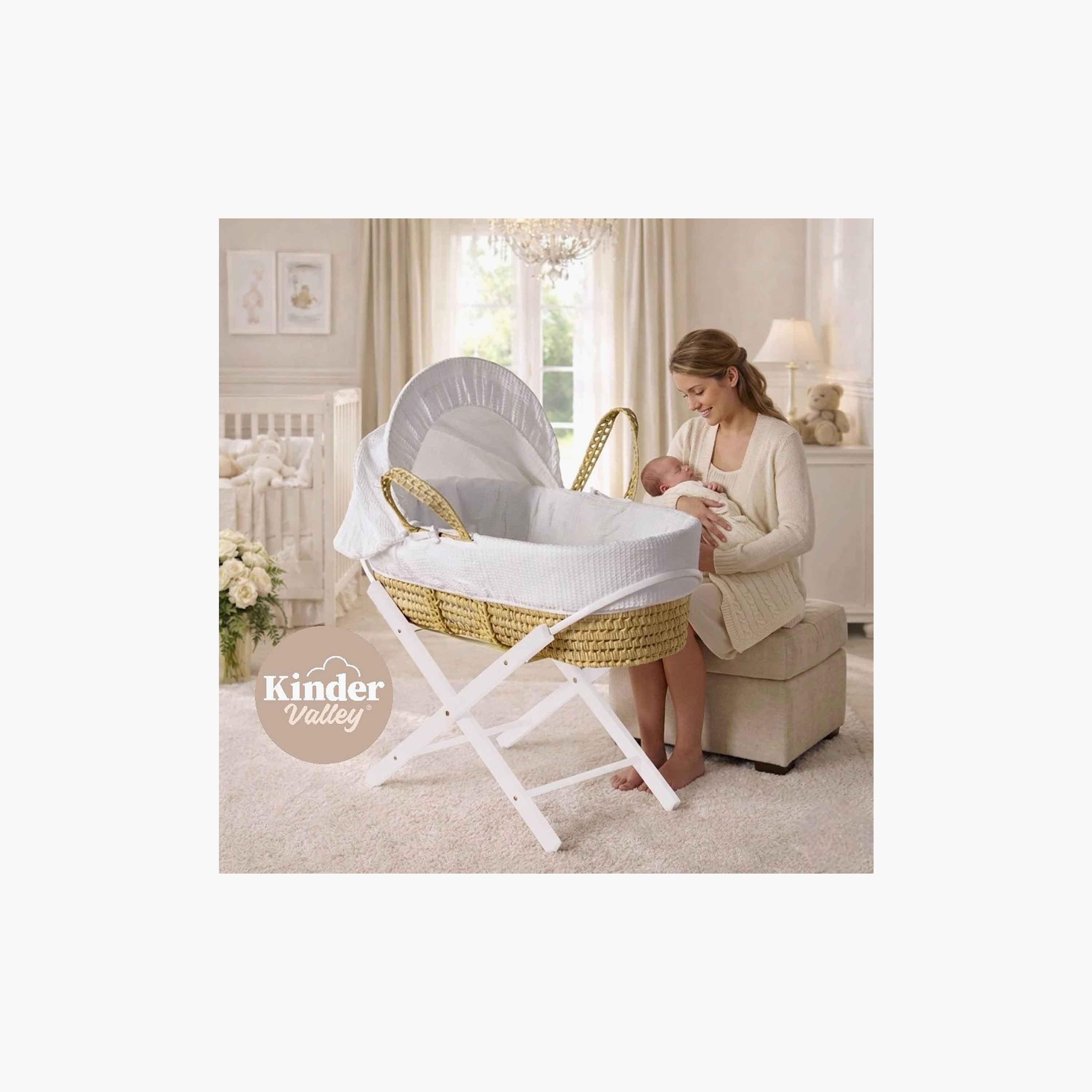 سلة موسى من القش بتصميم وافل من القطن الفاخر مع حامل قابل للطي من كيندر فالي-baby-nursery-furniture-mosesbaskets-image-5