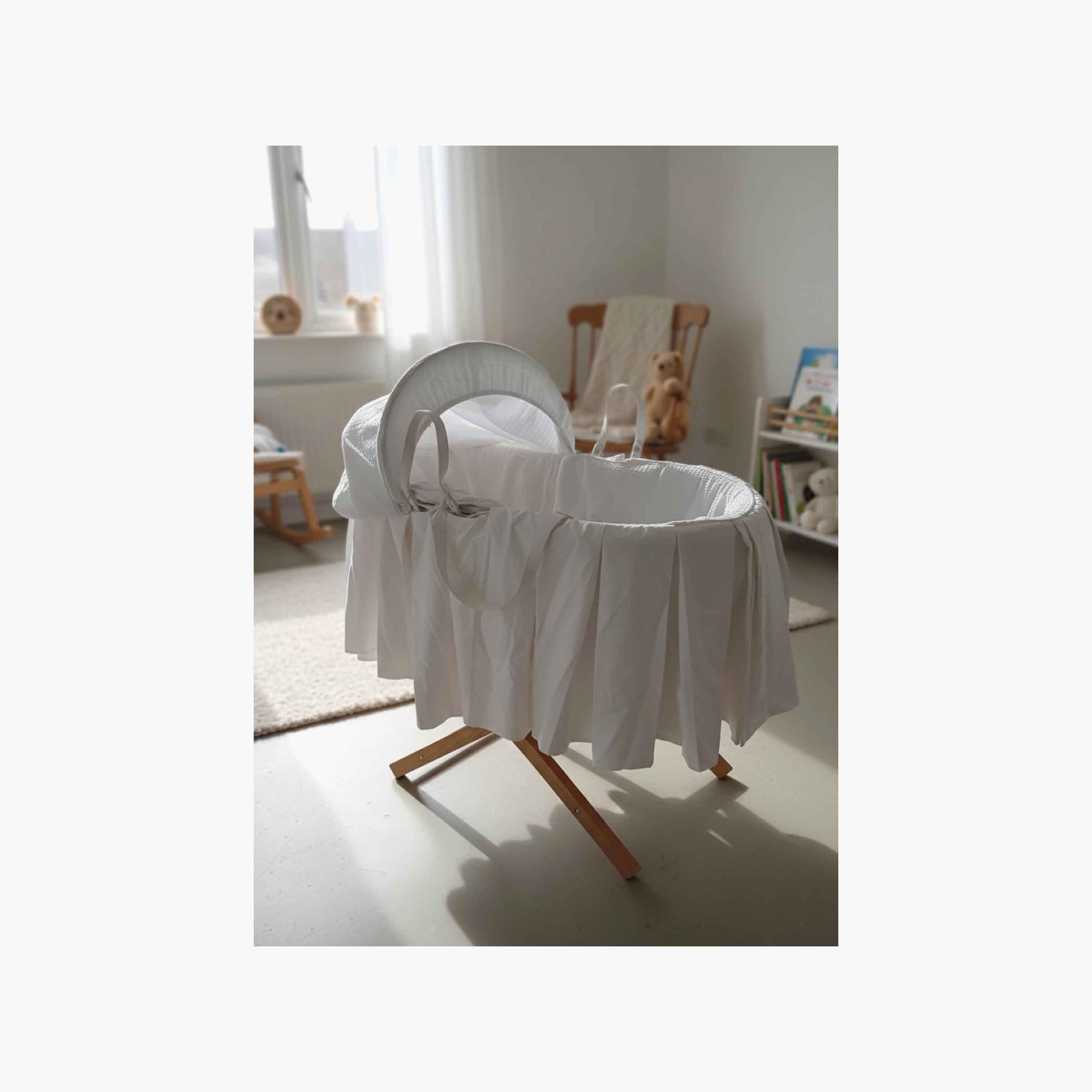 سرير موسى بحامل قابل للطي أورا من كيندر فالي-baby-nursery-furniture-mosesbaskets-image-4