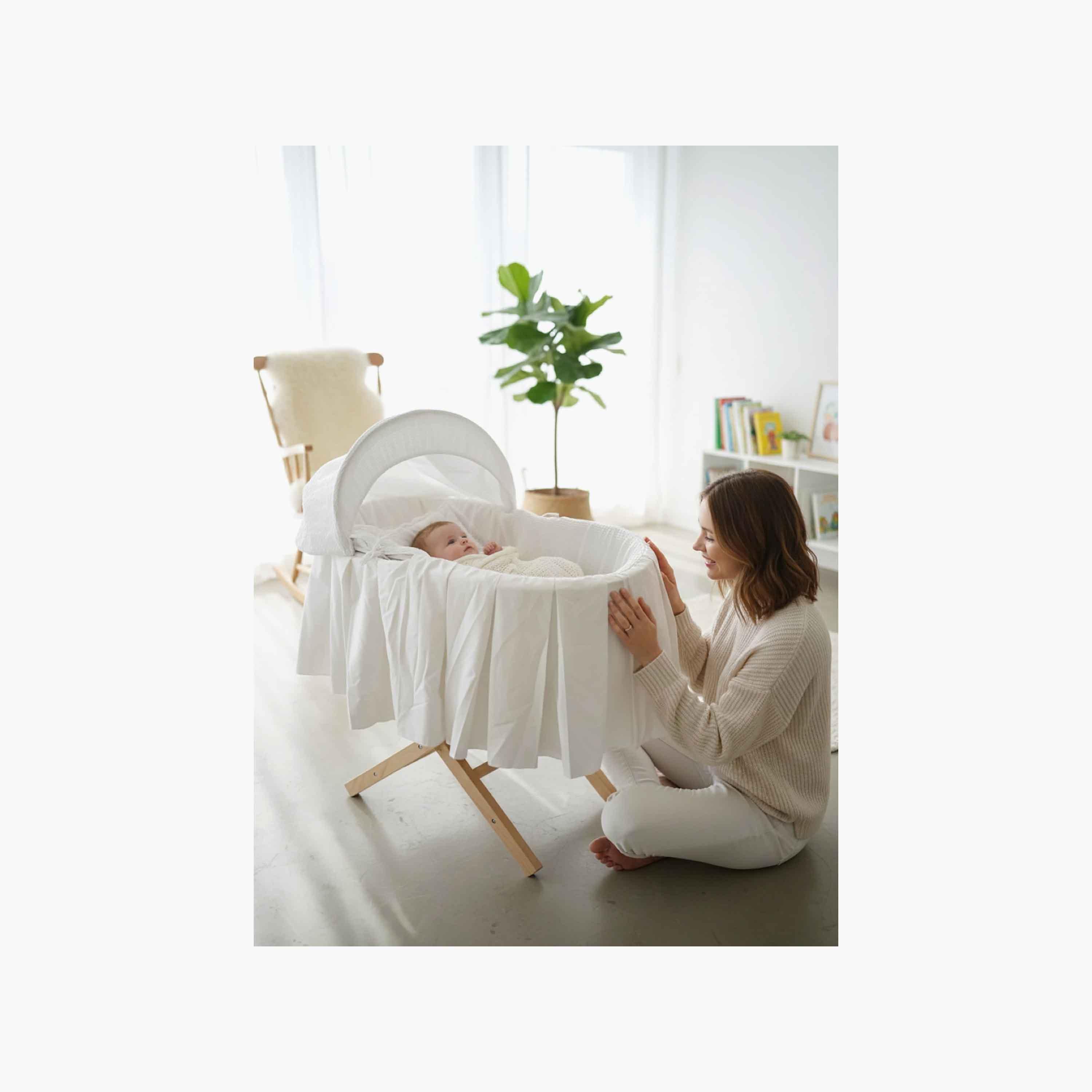سرير موسى بحامل قابل للطي أورا من كيندر فالي-baby-nursery-furniture-mosesbaskets-image-5