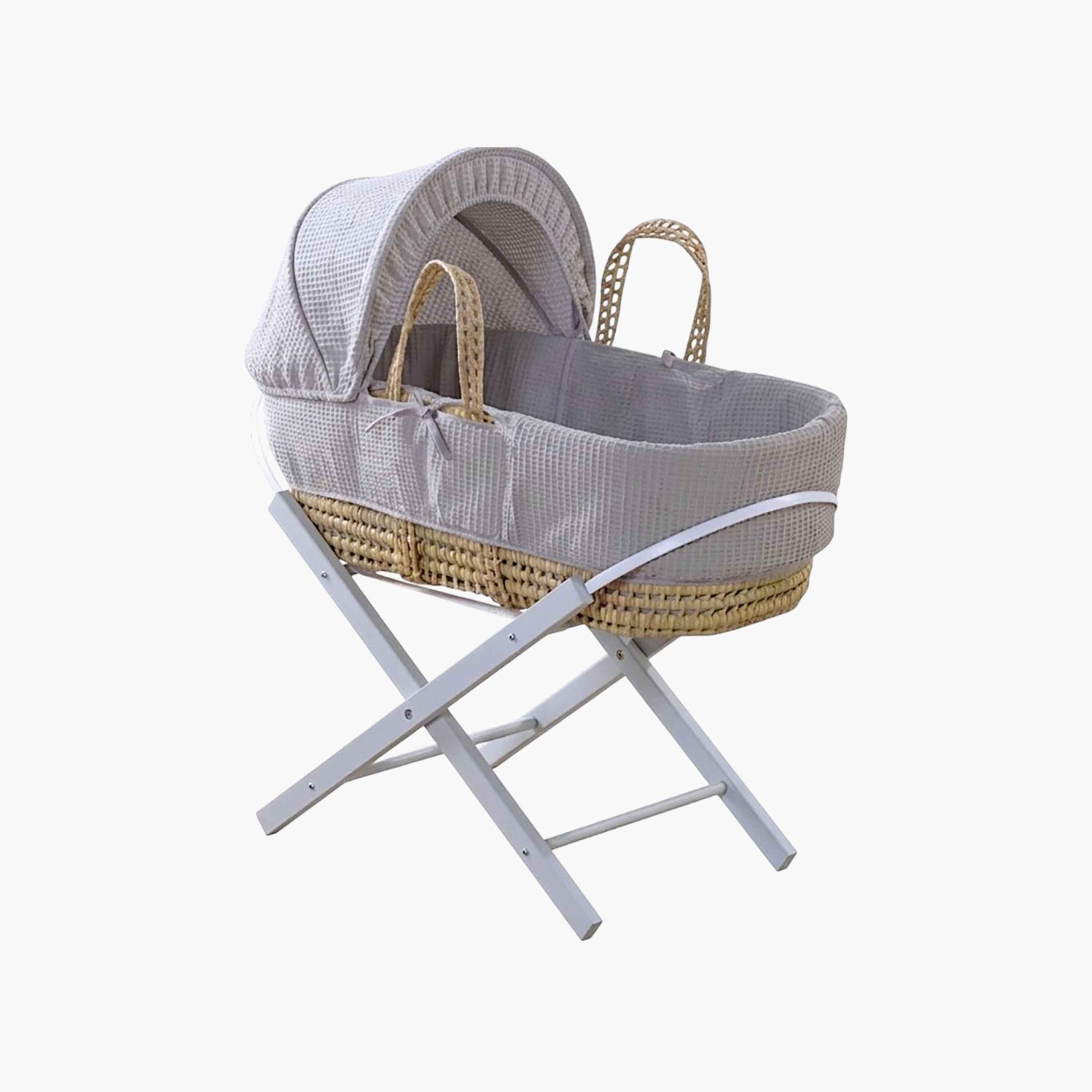 سرير محمول بتصميم الوافل بلون رمادي الحمامة مع حامل هزاز من كيندر فالي-baby-nursery-furniture-mosesbaskets-image-1