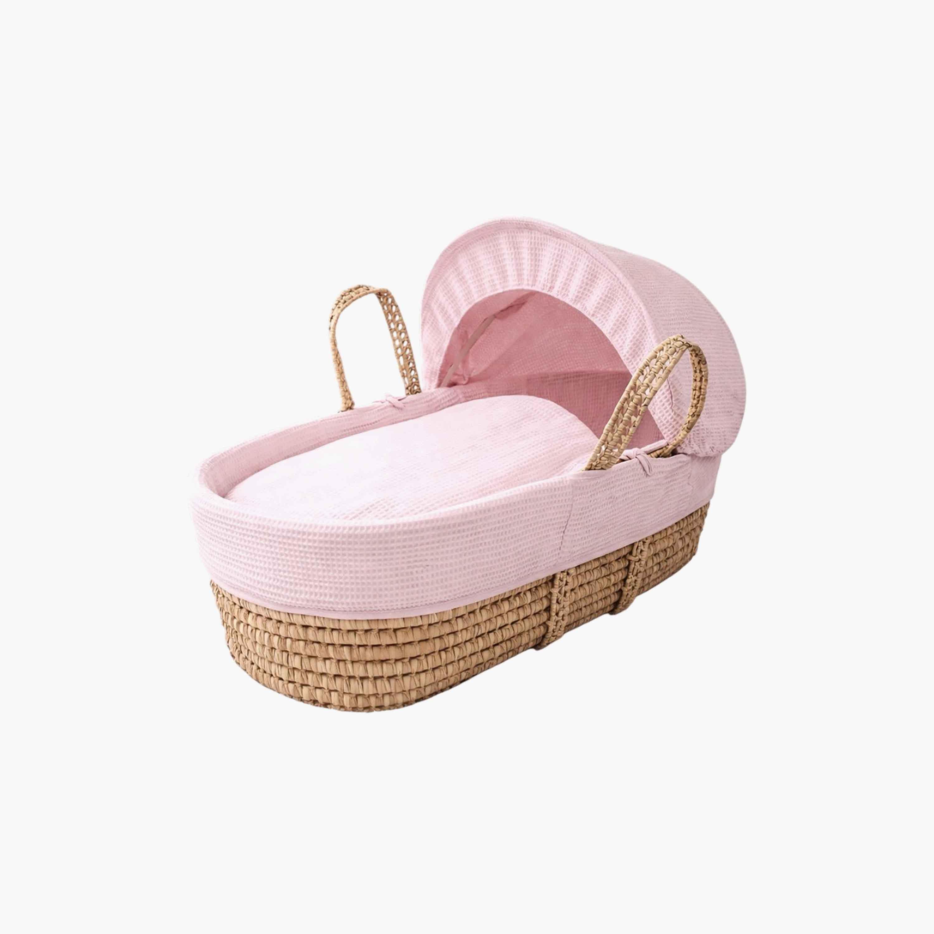 سلة نقل مواسير خيزران بتصميم وافل وردي فاتح من كيندر فالي-baby-nursery-furniture-mosesbaskets-image-1