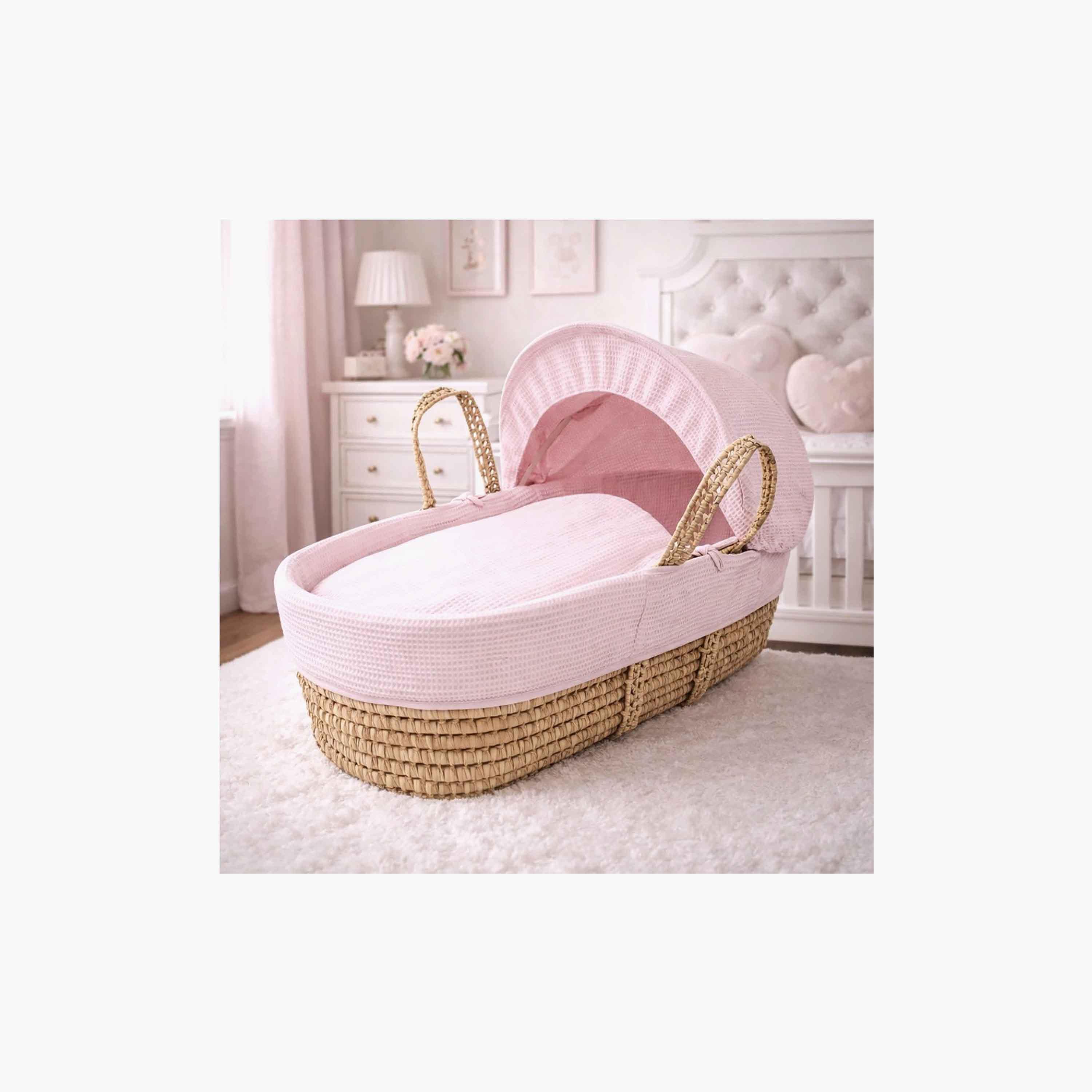 سلة نقل مواسير خيزران بتصميم وافل وردي فاتح من كيندر فالي-baby-nursery-furniture-mosesbaskets-image-3