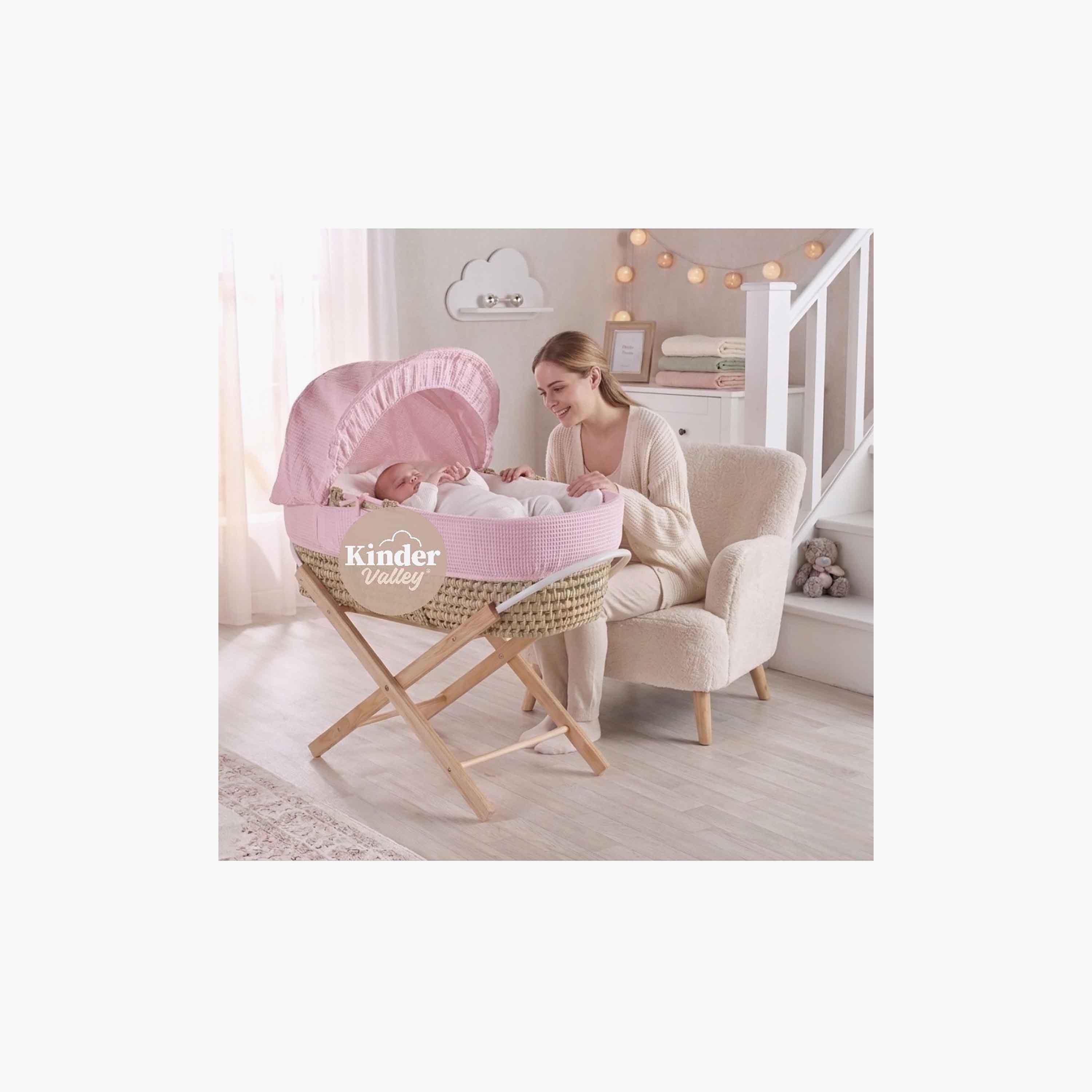 سلة كيندر فالي مويسيس بلون الخوخي بنسيج الوافل مع حامل قابل للطي بلون الأوبال-baby-nursery-furniture-mosesbaskets-image-5