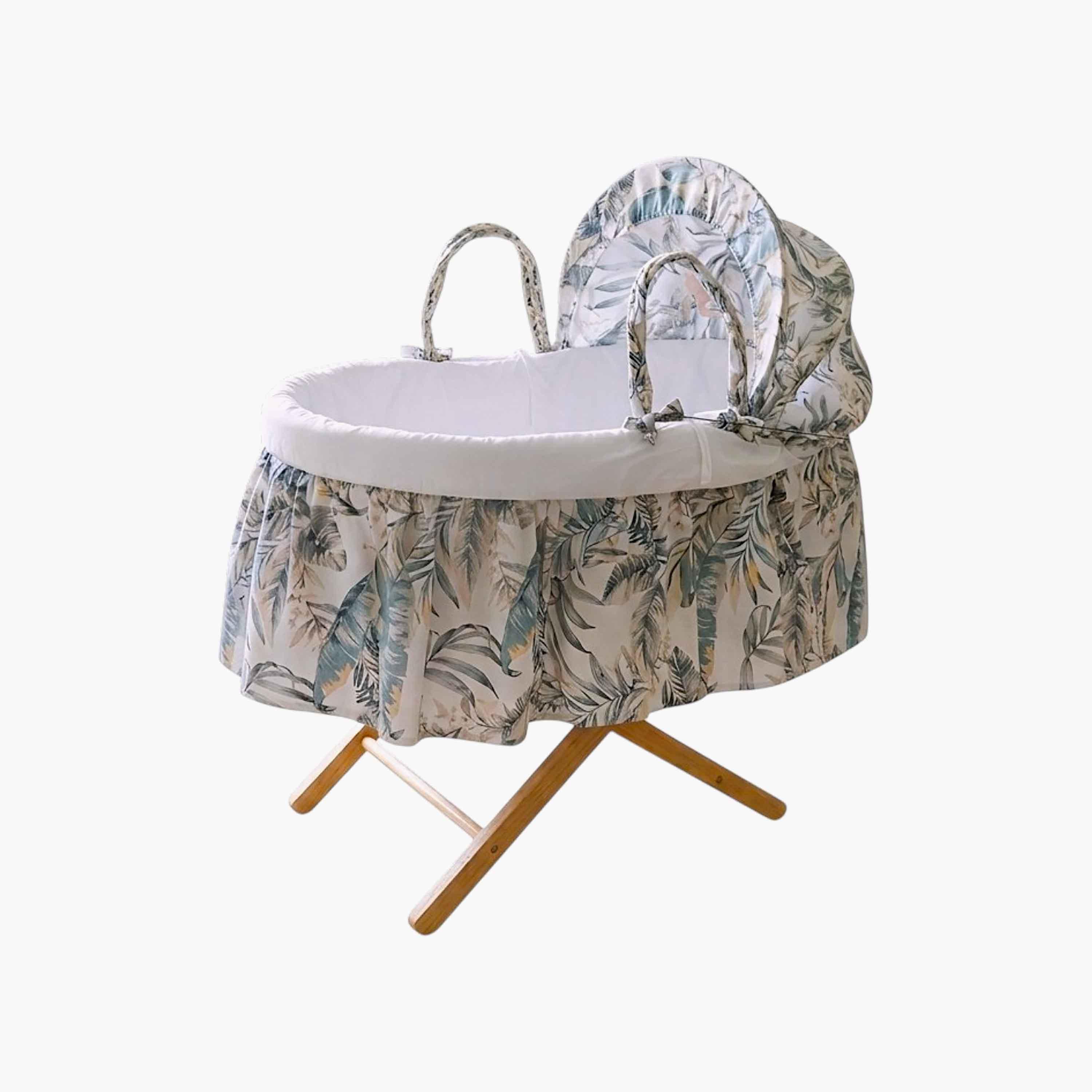 سلة نوم موسى بتصميم بالم آند باين مع حامل أوبال القابل للطي من كيندر فالي-baby-nursery-furniture-mosesbaskets-image-1