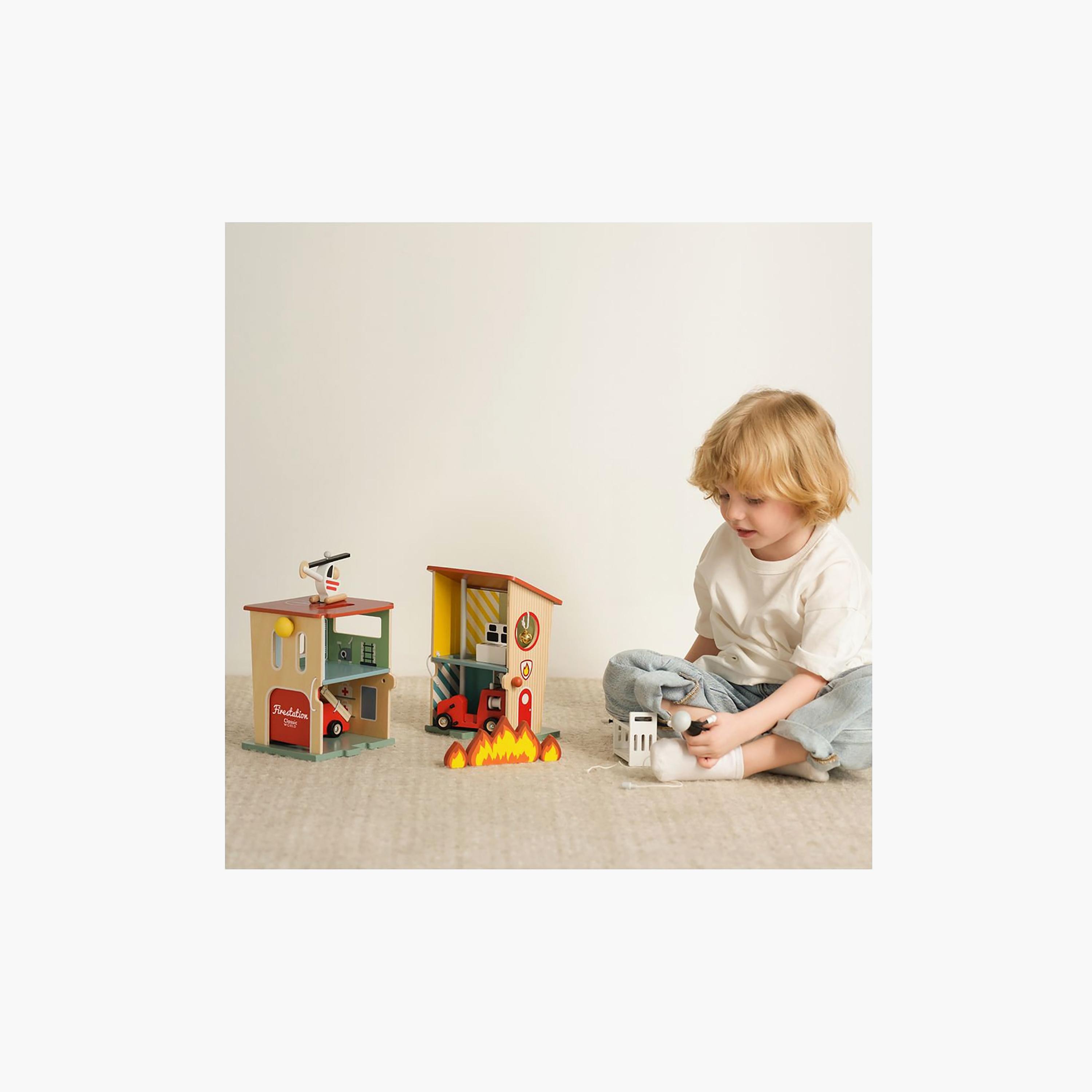 طقم لعب محطة إطفاء خشبية من 13 قطعة من كلاسيك وورلد-toys-playvehicles-vehicleplaysets-image-4