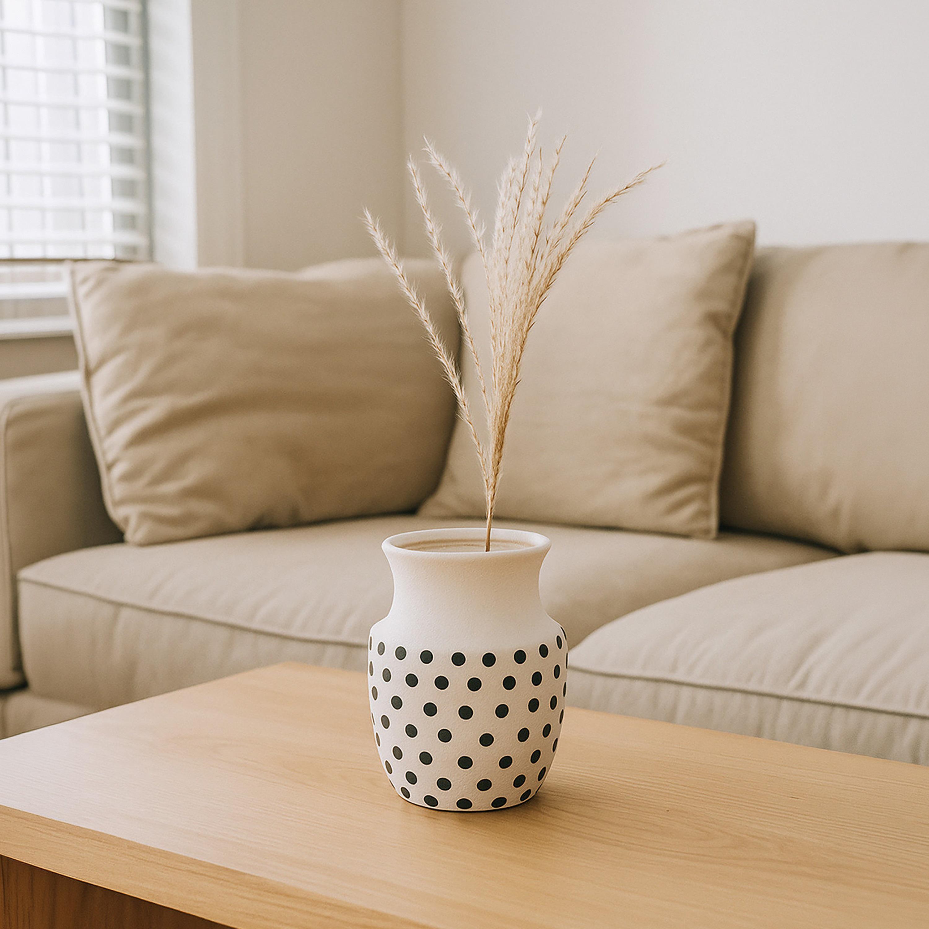 مزهرية منحنية سيراميك أبيض من ماريا هومز-household-decor-vasesandbowls-image-2