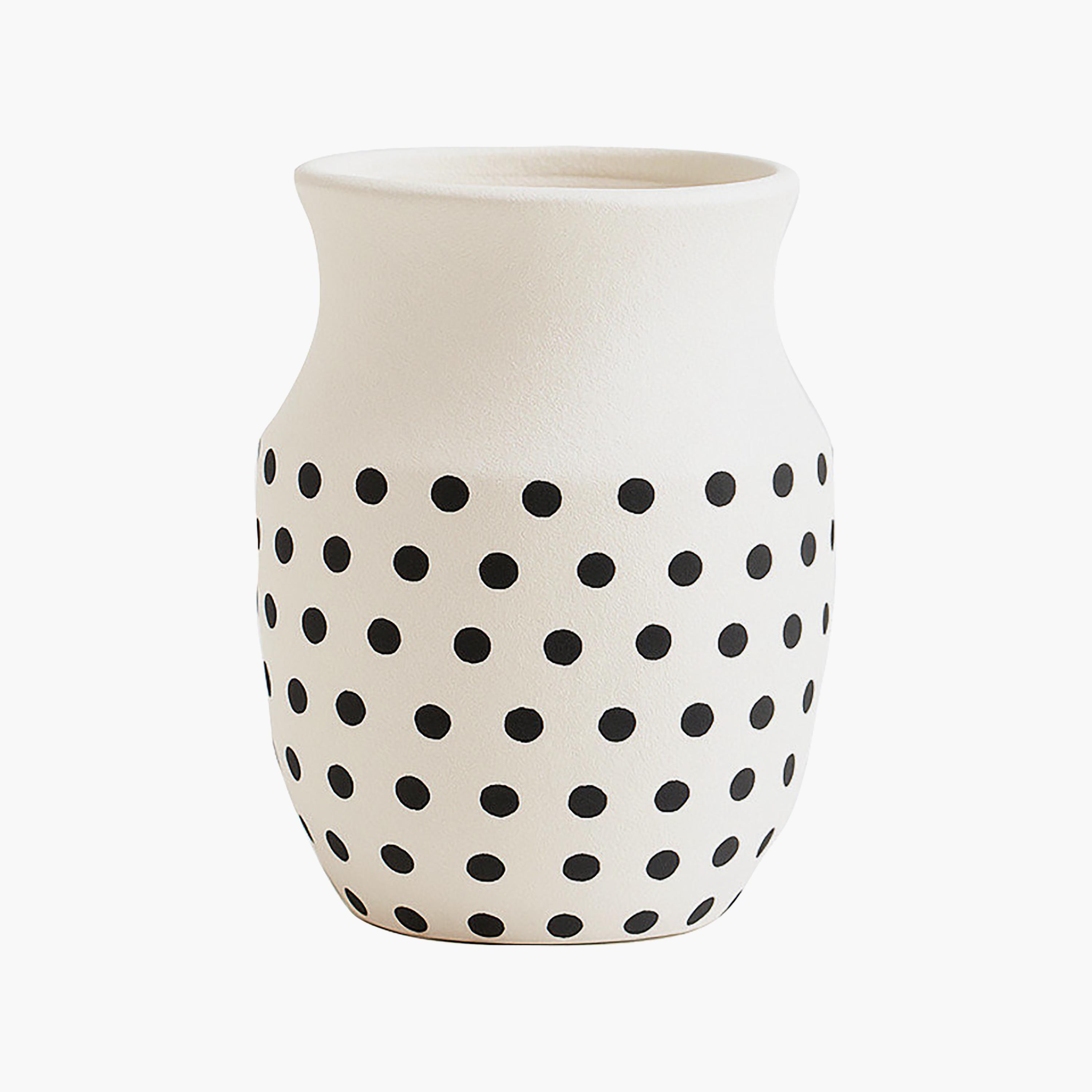 مزهرية منحنية سيراميك أبيض من ماريا هومز-household-decor-vasesandbowls-image-5