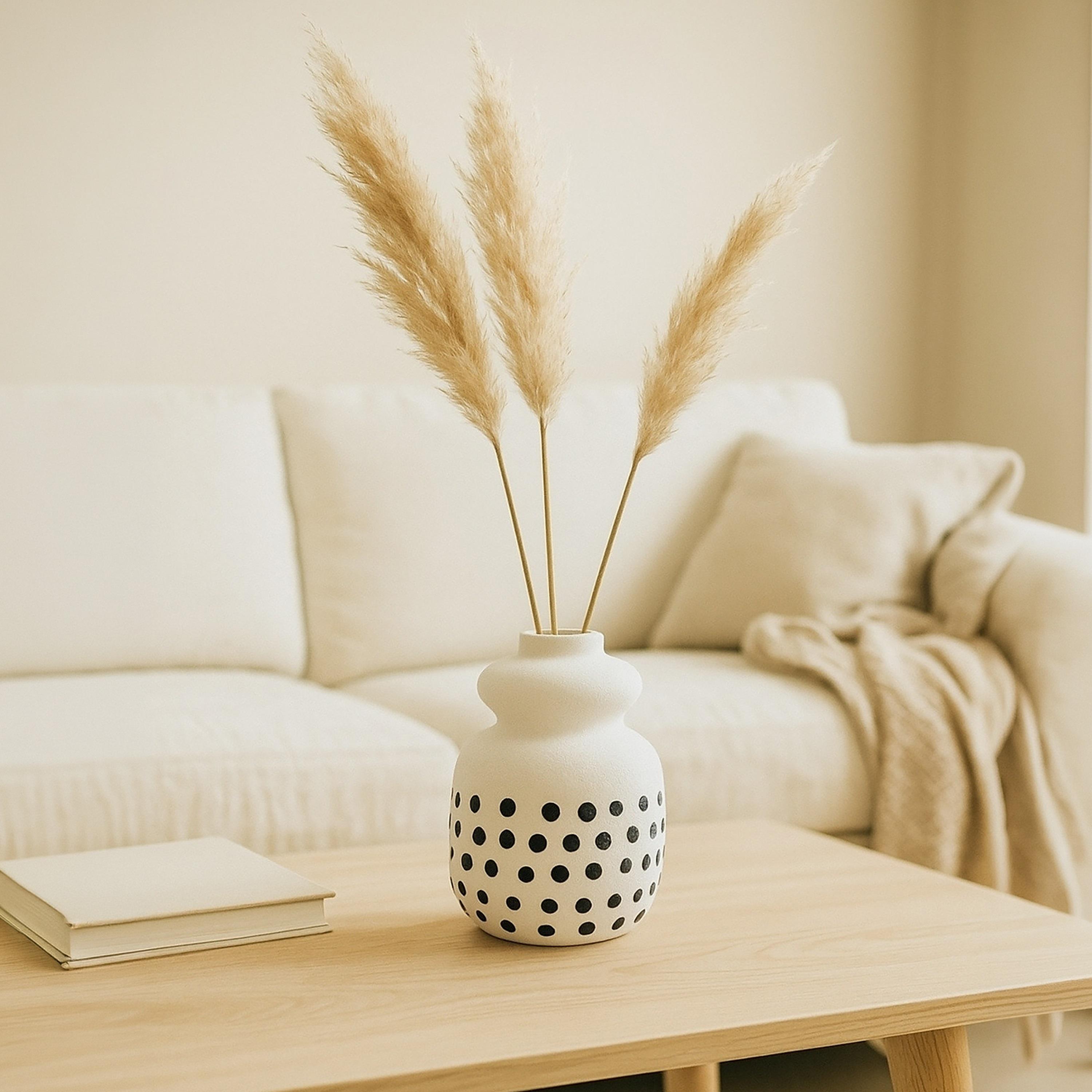 مزهرية منحنية سيراميك أبيض من ماريا هومز-household-decor-vasesandbowls-image-1