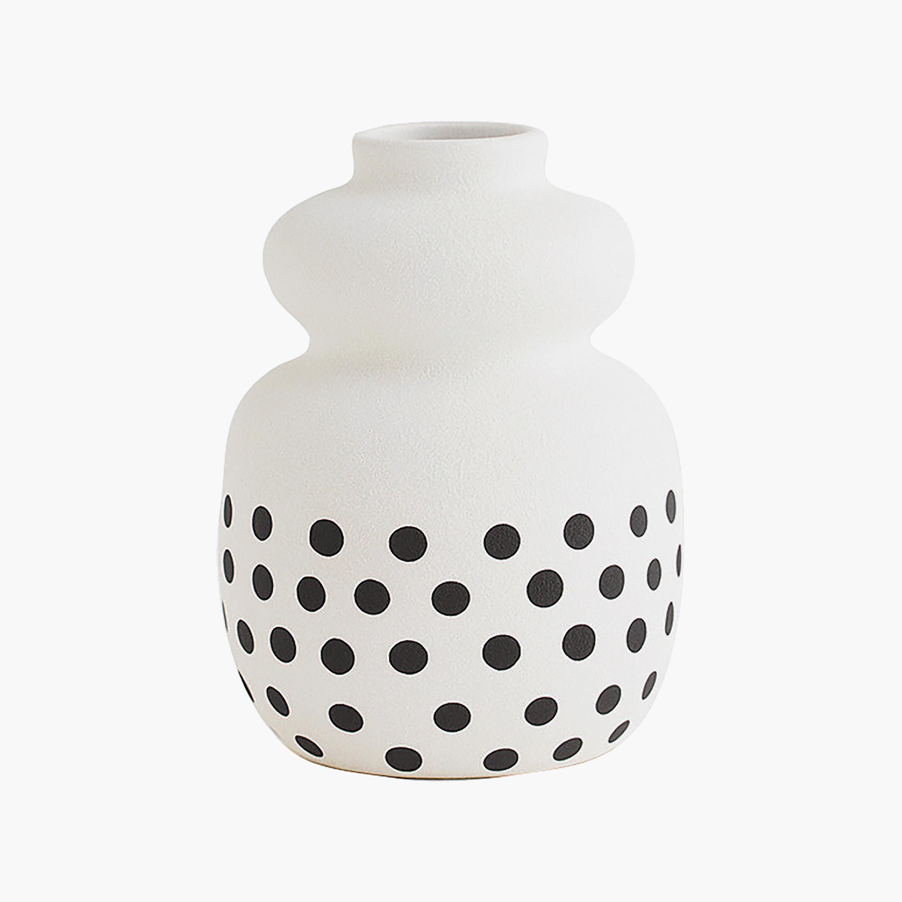 مزهرية منحنية سيراميك أبيض من ماريا هومز-household-decor-vasesandbowls-image-5