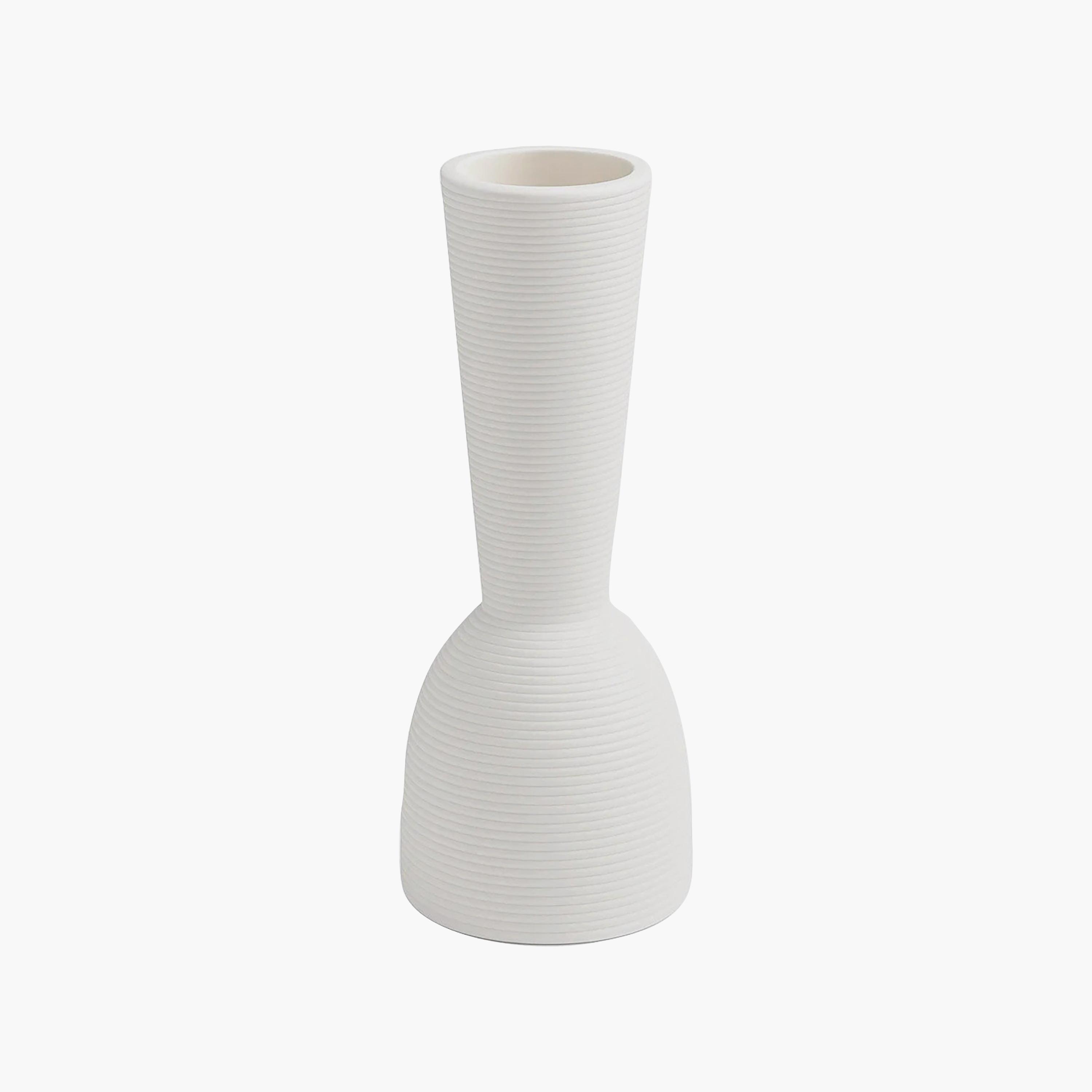 مزهرية سيراميك بملمس بارز باللون الأبيض من ماريا هومز-household-decor-vasesandbowls-image-5