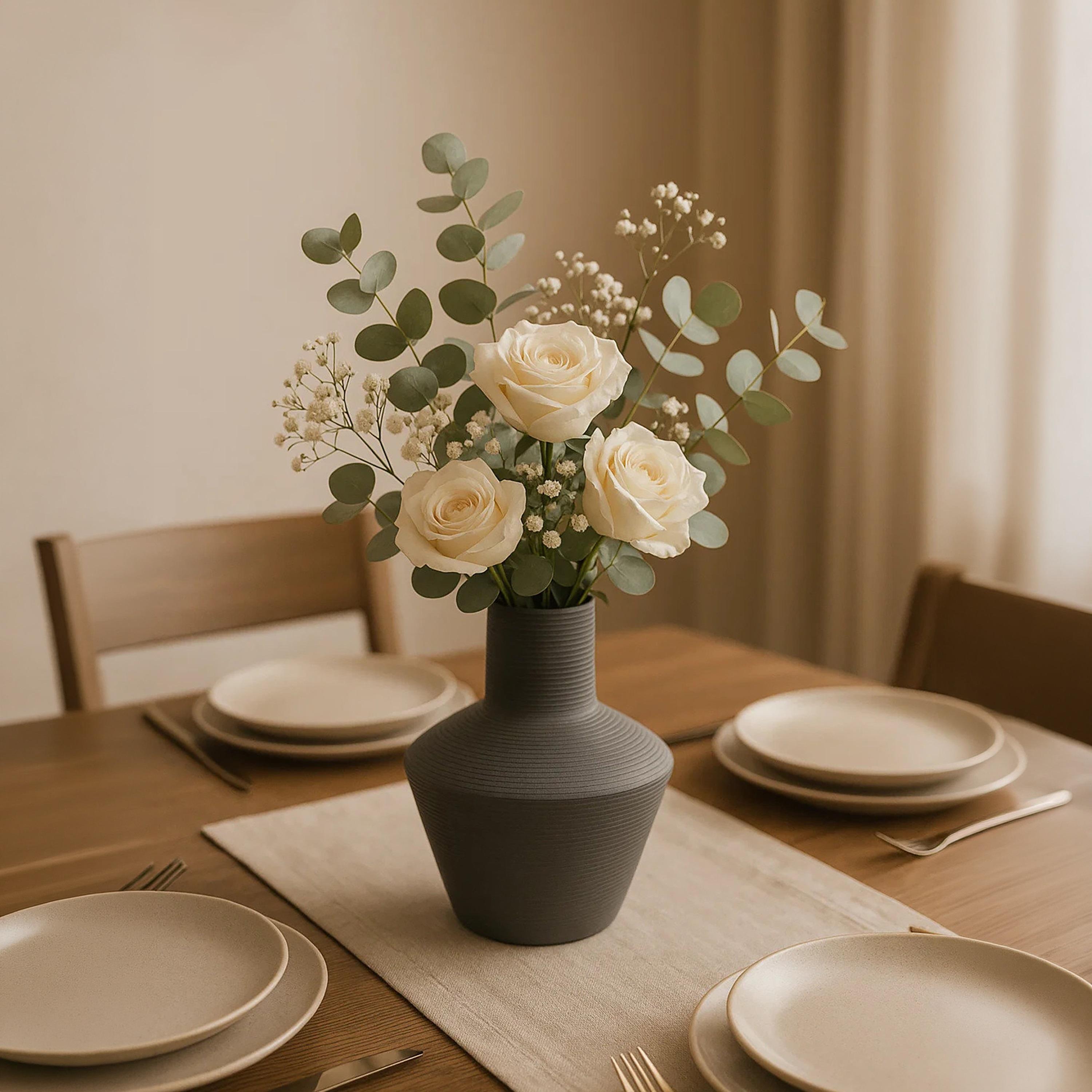 مزهرية سيراميك بملمس بارز رمادية من ماريا هومز-household-decor-vasesandbowls-image-3