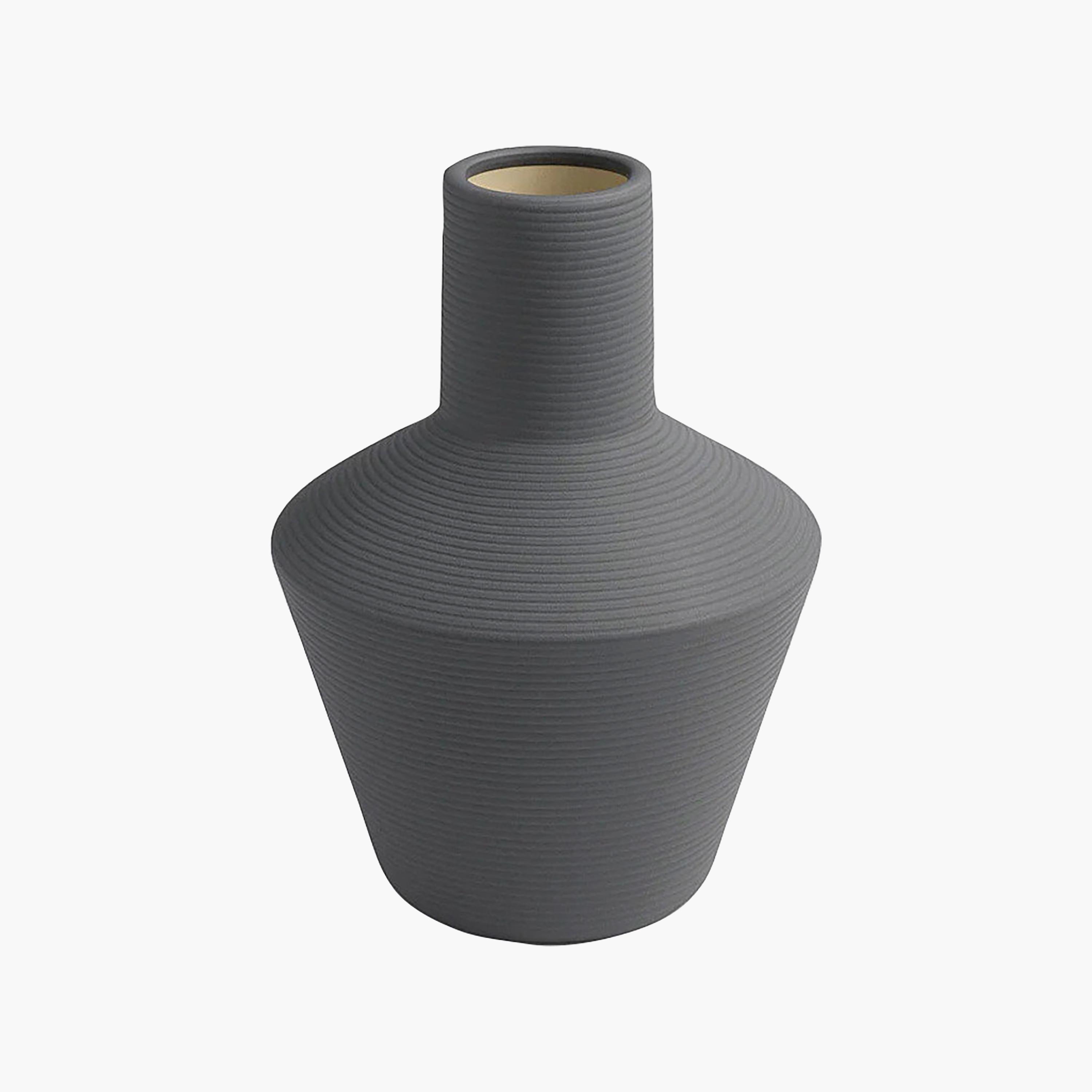 مزهرية سيراميك بملمس بارز رمادية من ماريا هومز-household-decor-vasesandbowls-image-5