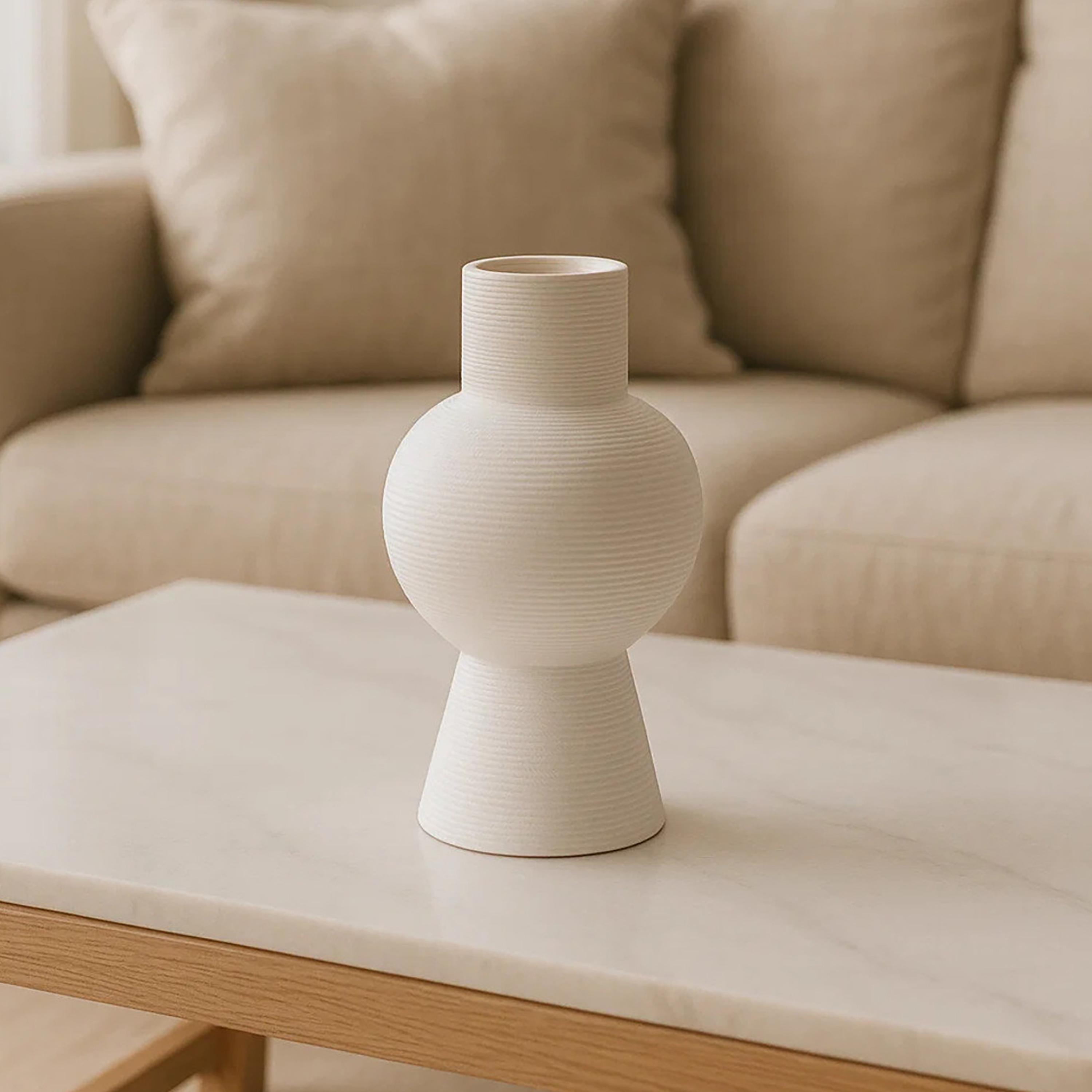 مزهرية سيراميك بملمس بارز باللون الأبيض من ماريا هومز-household-decor-vasesandbowls-image-1
