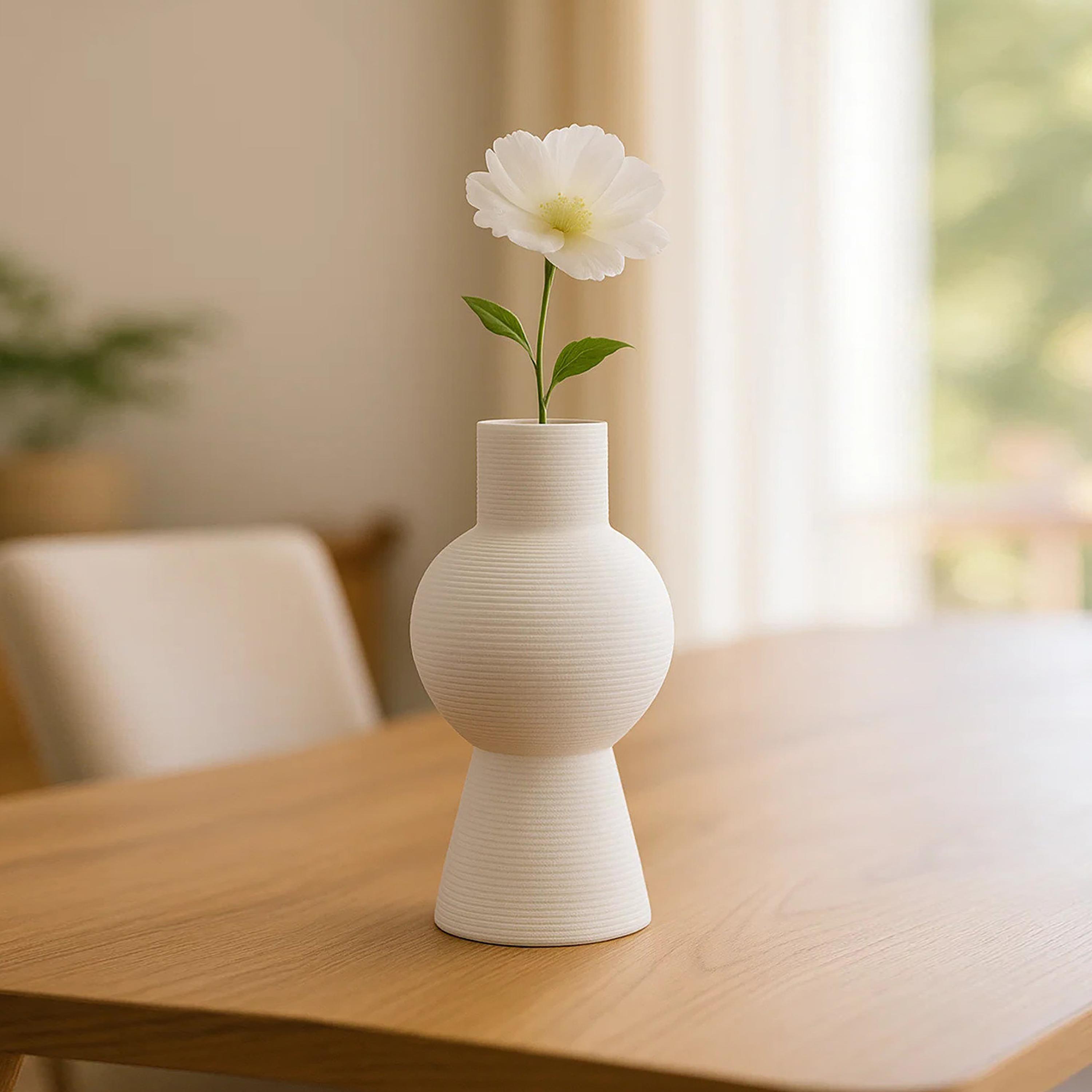 مزهرية سيراميك بملمس بارز باللون الأبيض من ماريا هومز-household-decor-vasesandbowls-image-3