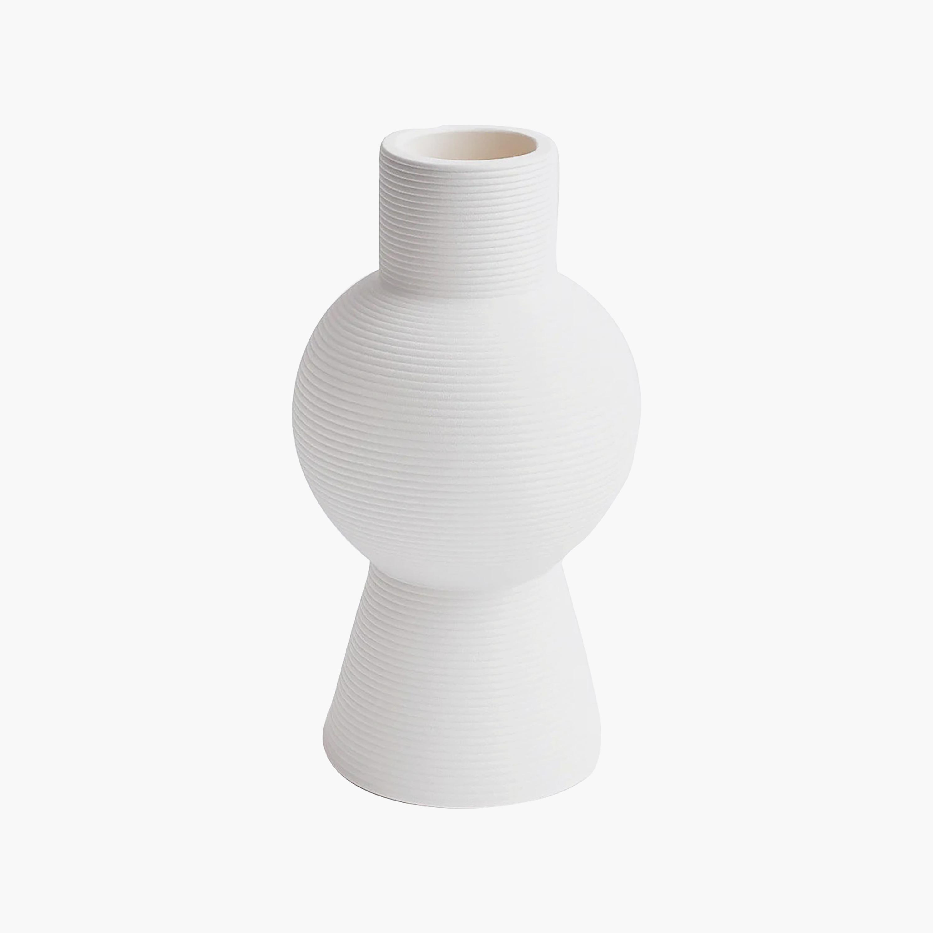 مزهرية سيراميك بملمس بارز باللون الأبيض من ماريا هومز-household-decor-vasesandbowls-image-5