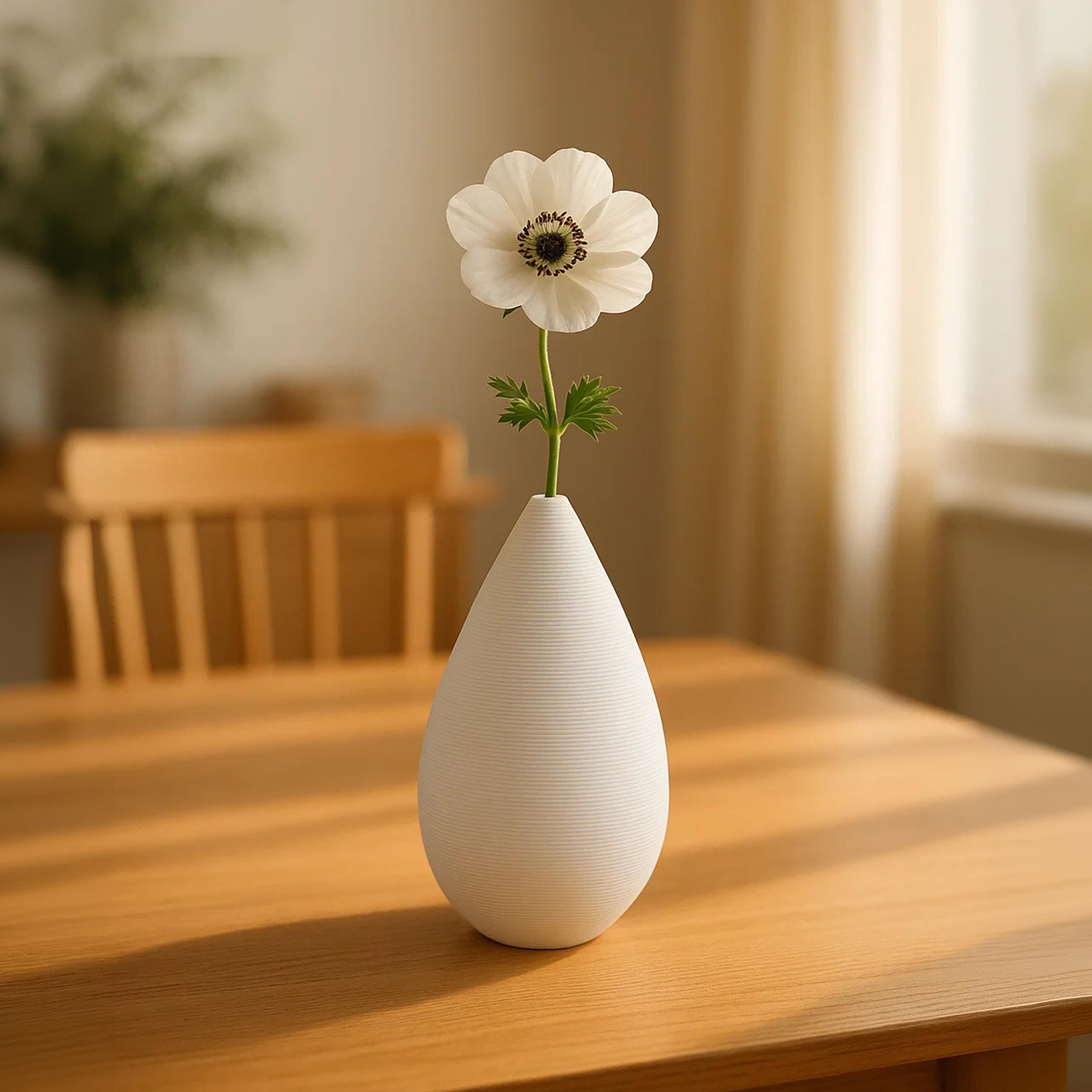 مزهرية سيراميك بتصميم قطرة الماء باللون الأبيض من ماريا هومز-household-decor-vasesandbowls-image-3