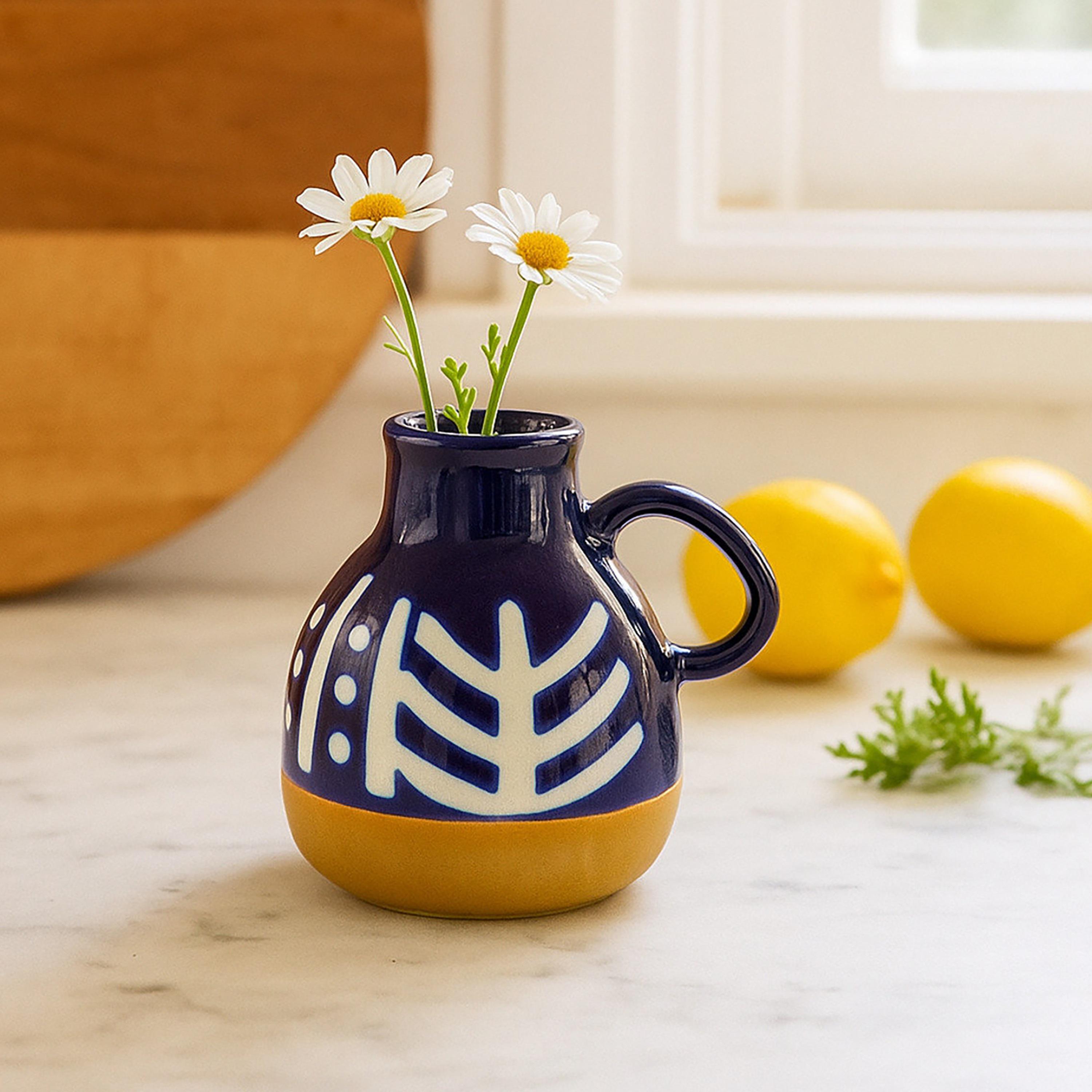 مزهرية سيراميك بتصميم هندسي متعدد الألوان من ماريا هومز-household-decor-vasesandbowls-image-1