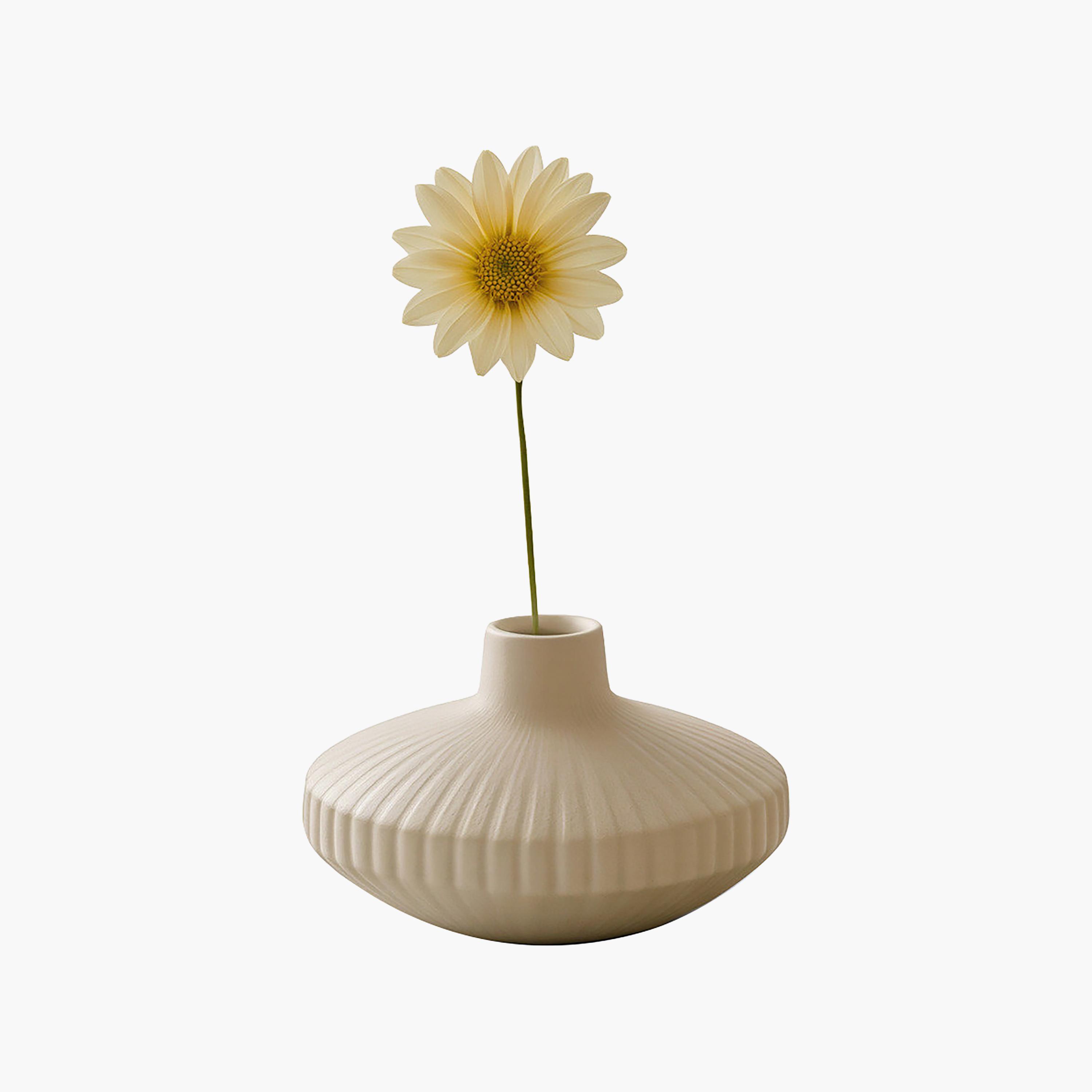 مزهرية سيراميك بتصميم مضلع بلون البيج من ماريا هومز-household-decor-vasesandbowls-image-4