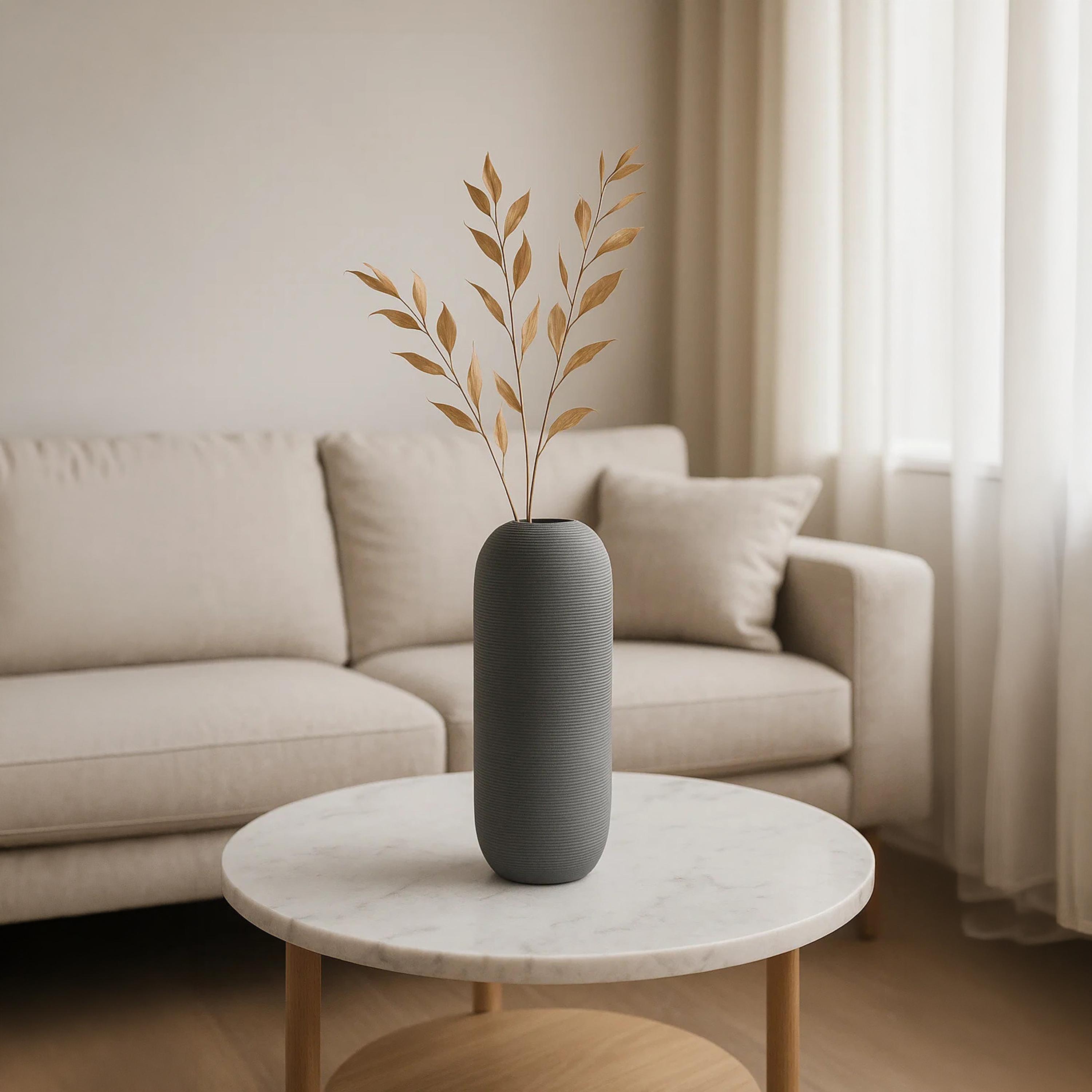 مزهرية سيراميك رمادية منحنية بملمس منقط من ماريا هومز-household-decor-vasesandbowls-image-2