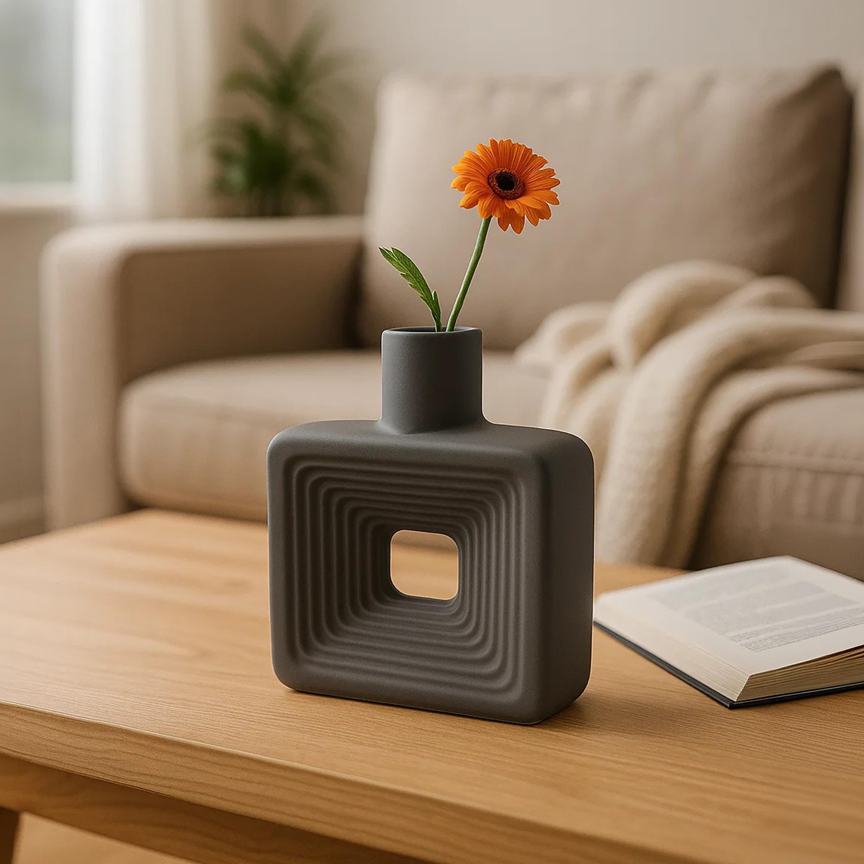 مزهرية سيراميك رمادية بتصميم مفرغ من ماريا هومز-household-decor-vasesandbowls-image-1
