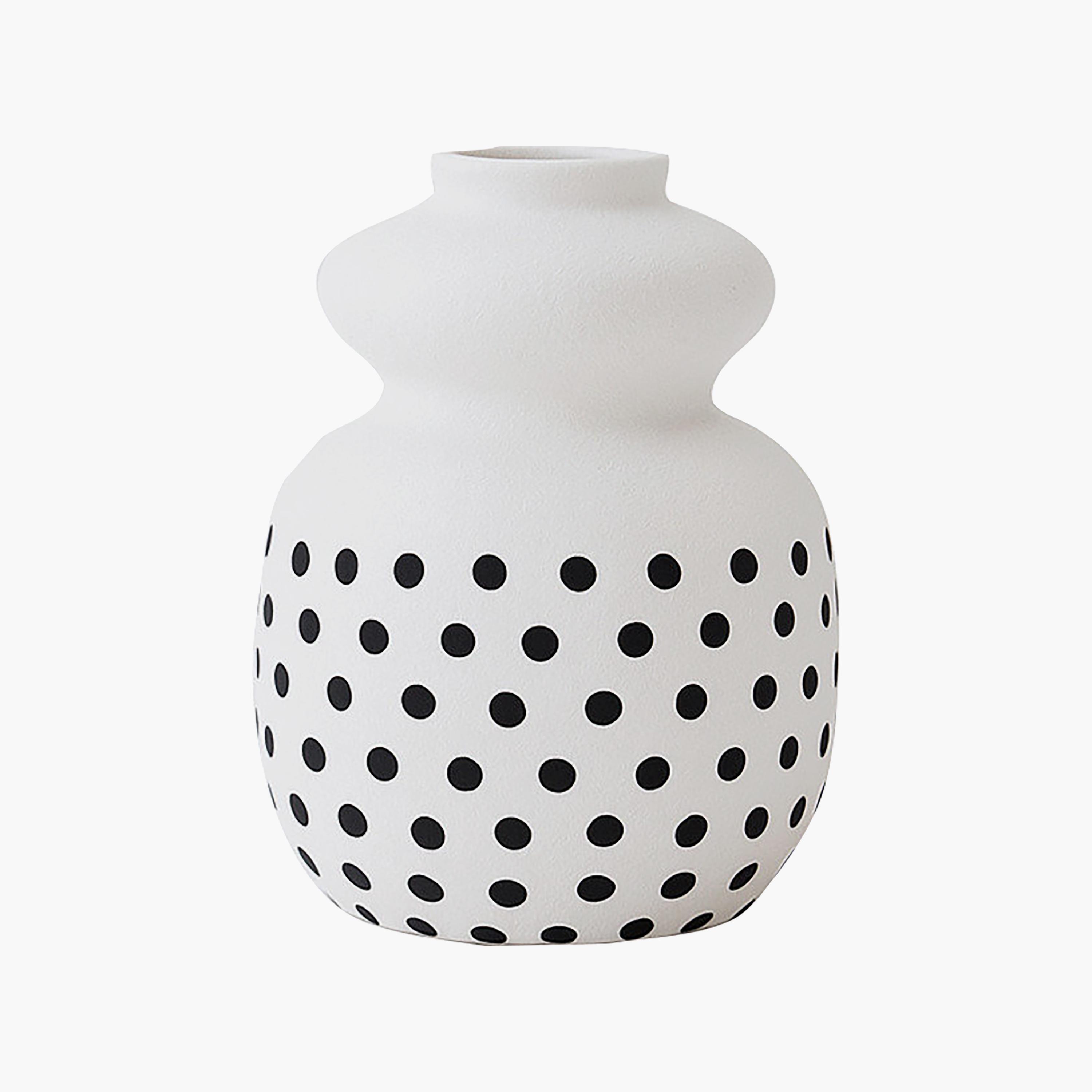 مزهرية منحنية سيراميك أبيض من ماريا هومز-household-decor-vasesandbowls-image-5