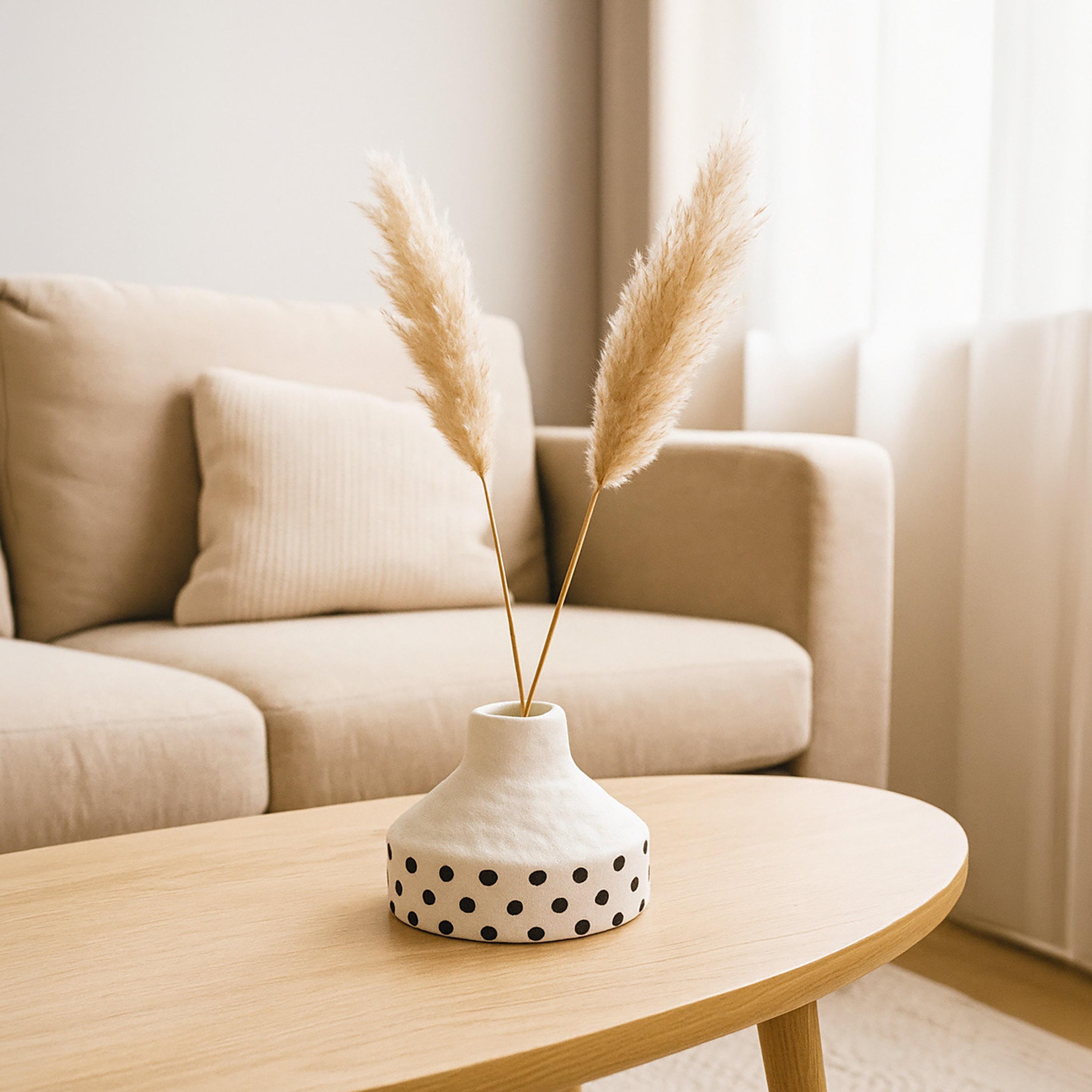 مزهرية سيراميك أبيض بتصميم مخروطي من ماريا هومز-household-decor-vasesandbowls-image-2