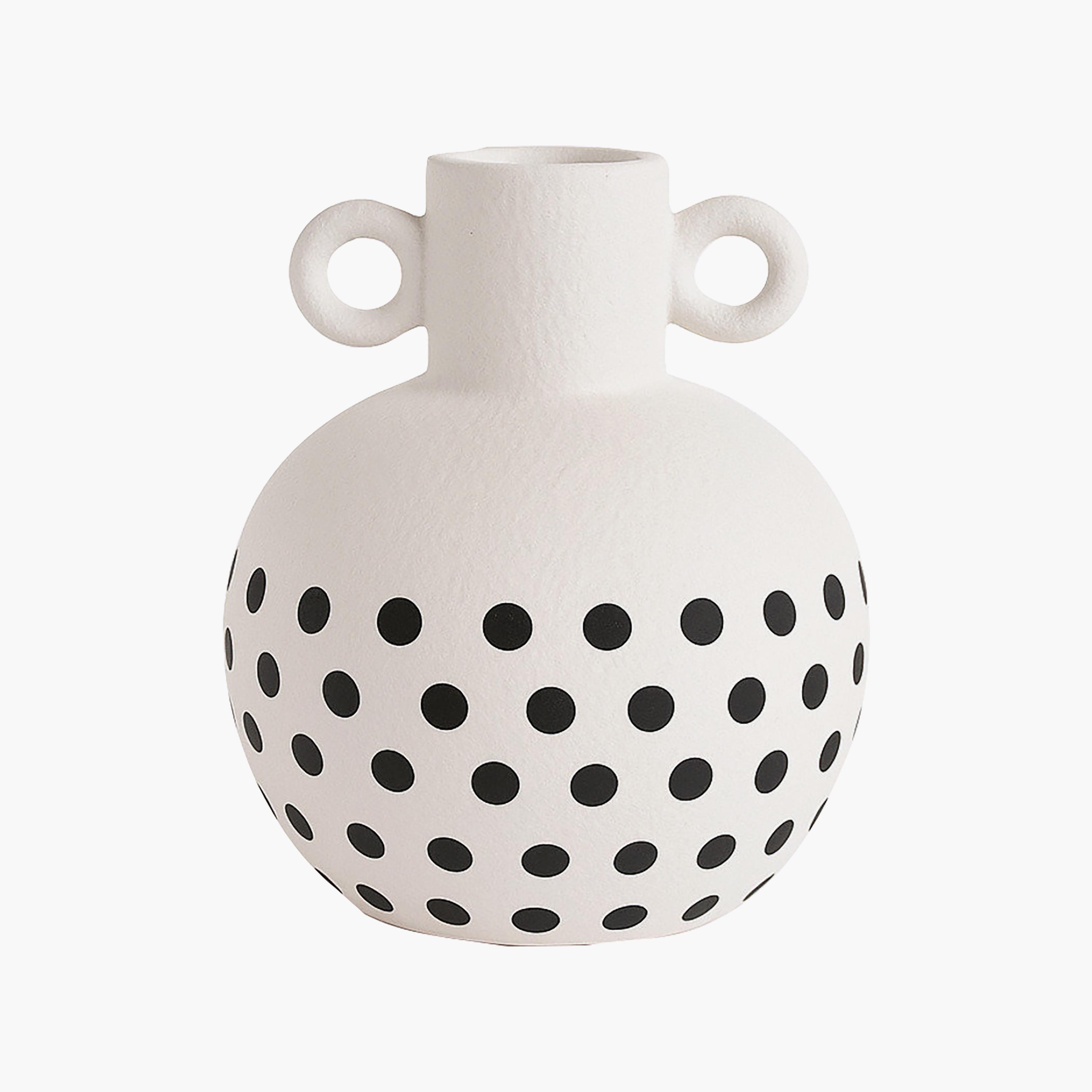 مزهرية سيراميك بيضاء بمقبضين من ماريا هومز-household-decor-vasesandbowls-image-5
