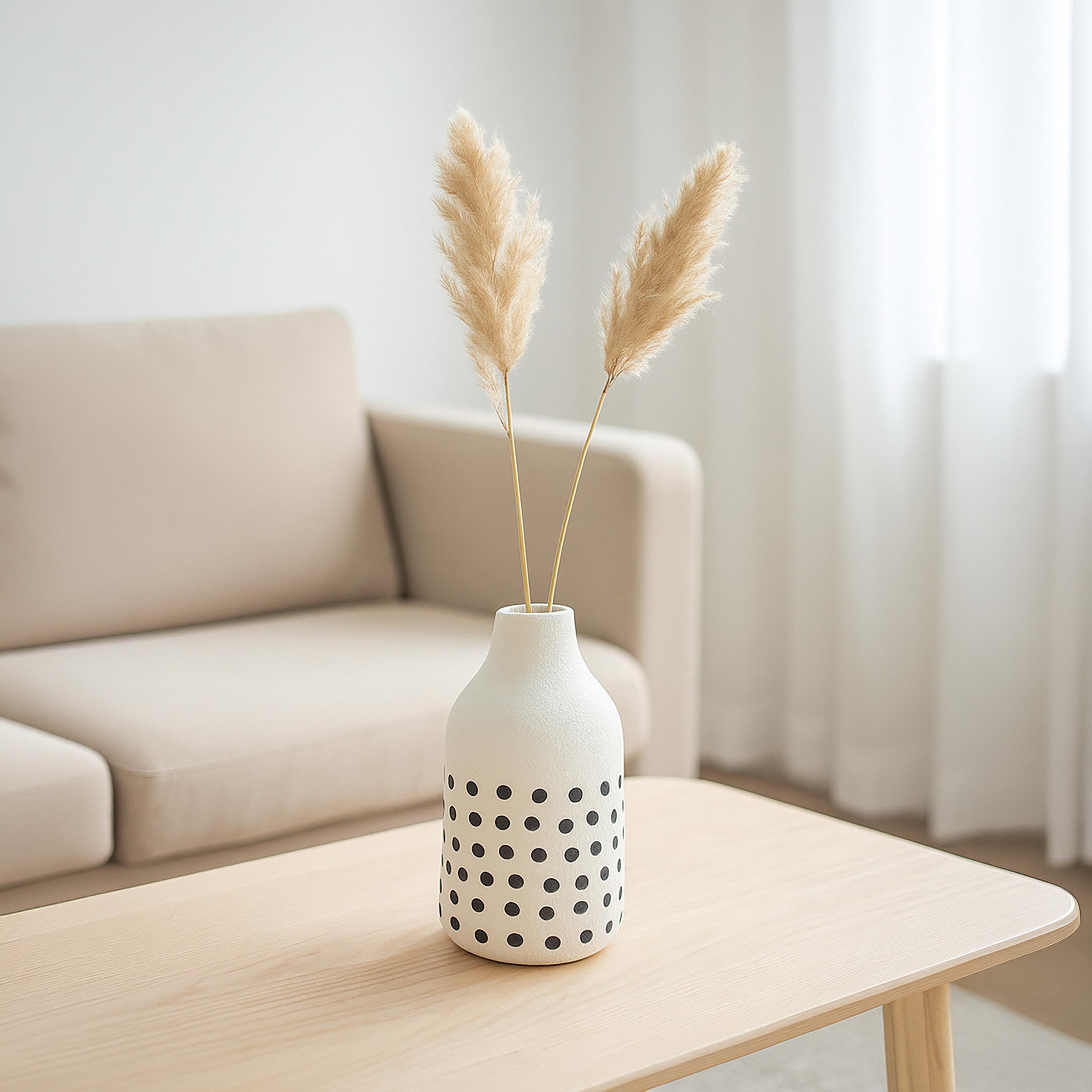 مزهرية سيراميك بنقشة منقطة بلون أبيض من ماريا هومز-household-decor-vasesandbowls-image-1