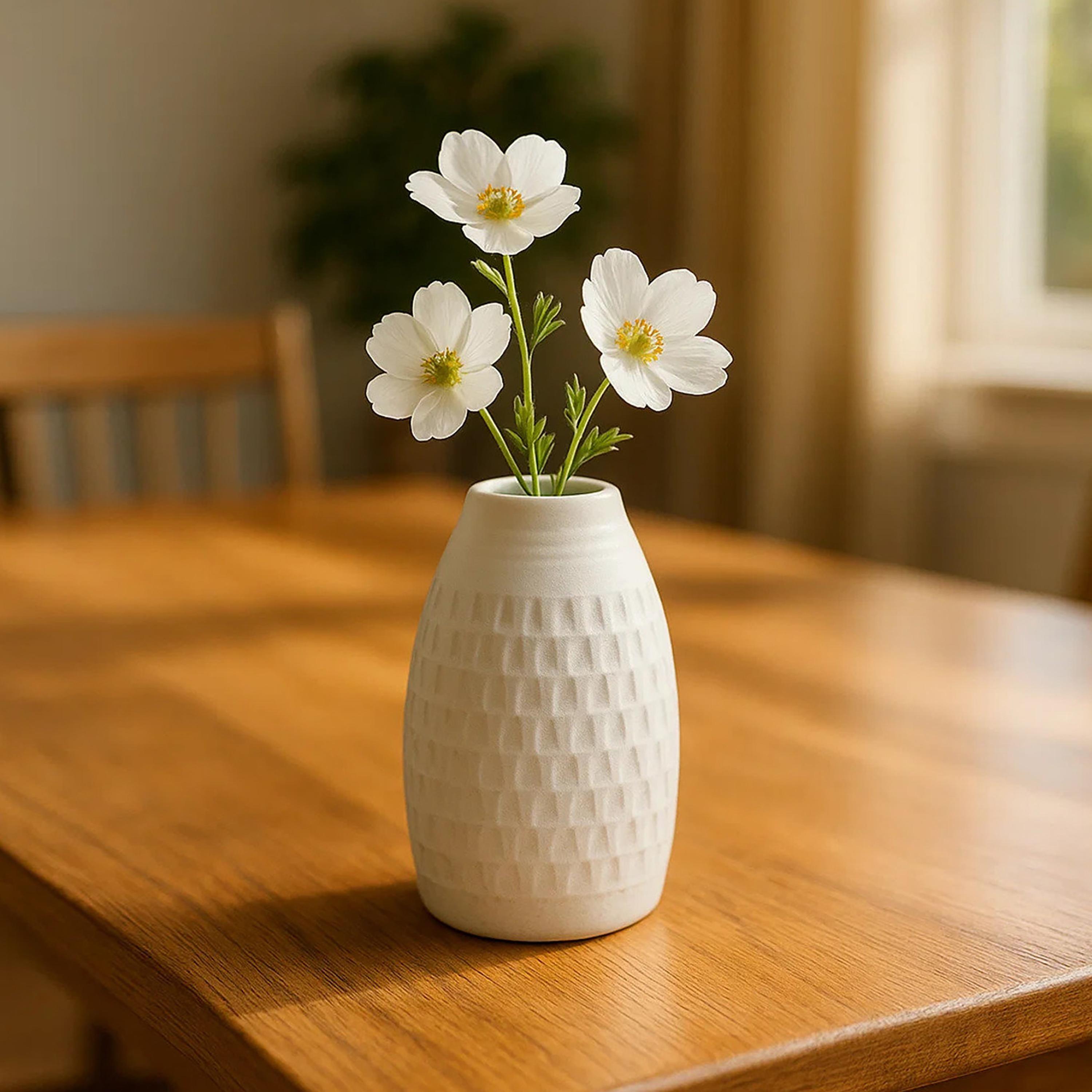 مزهرية بملمس بارز من ماريا هومز-household-decor-vasesandbowls-image-1
