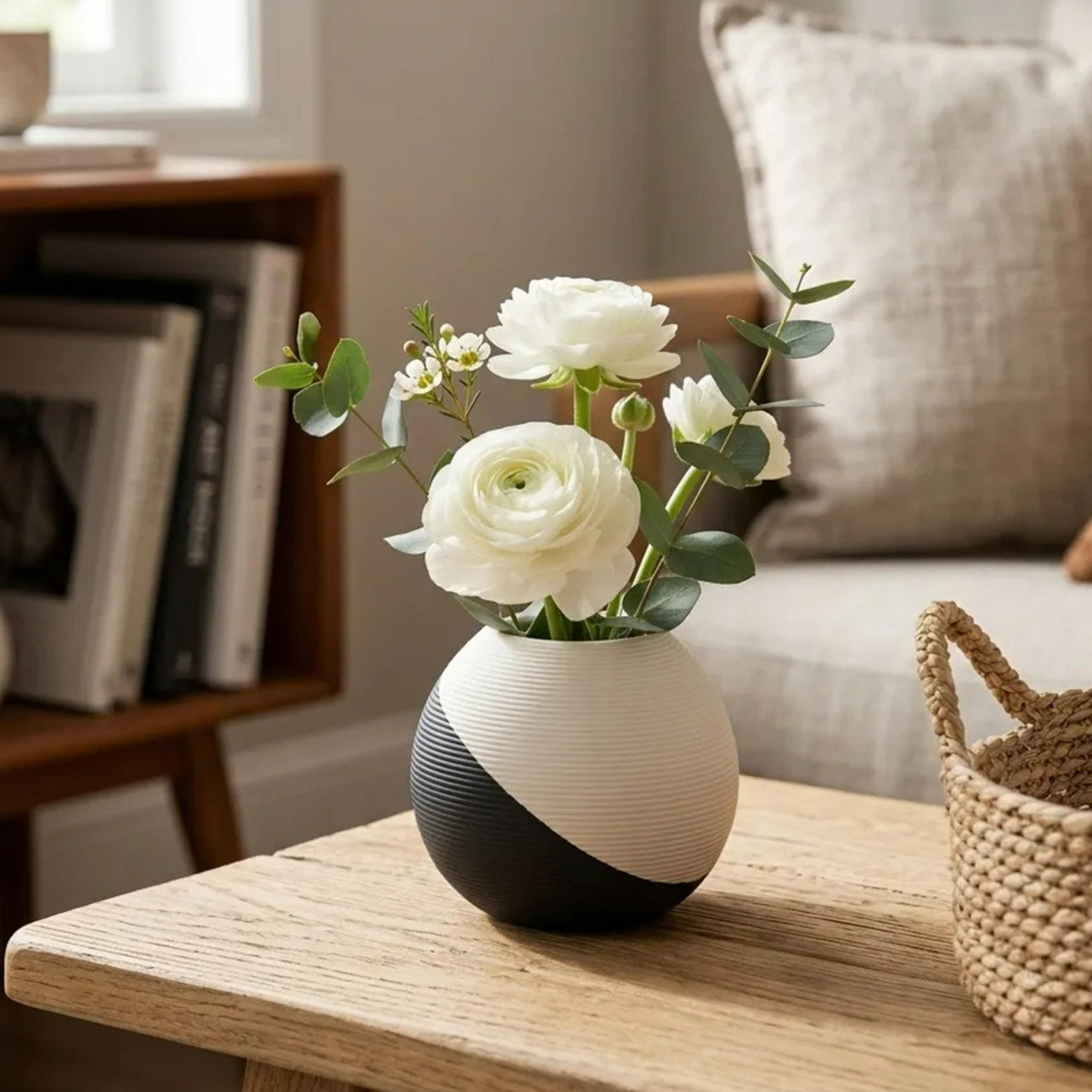 مزهرية مضلعة متعددة الألوان من ماريا هومز-household-decor-vasesandbowls-image-1