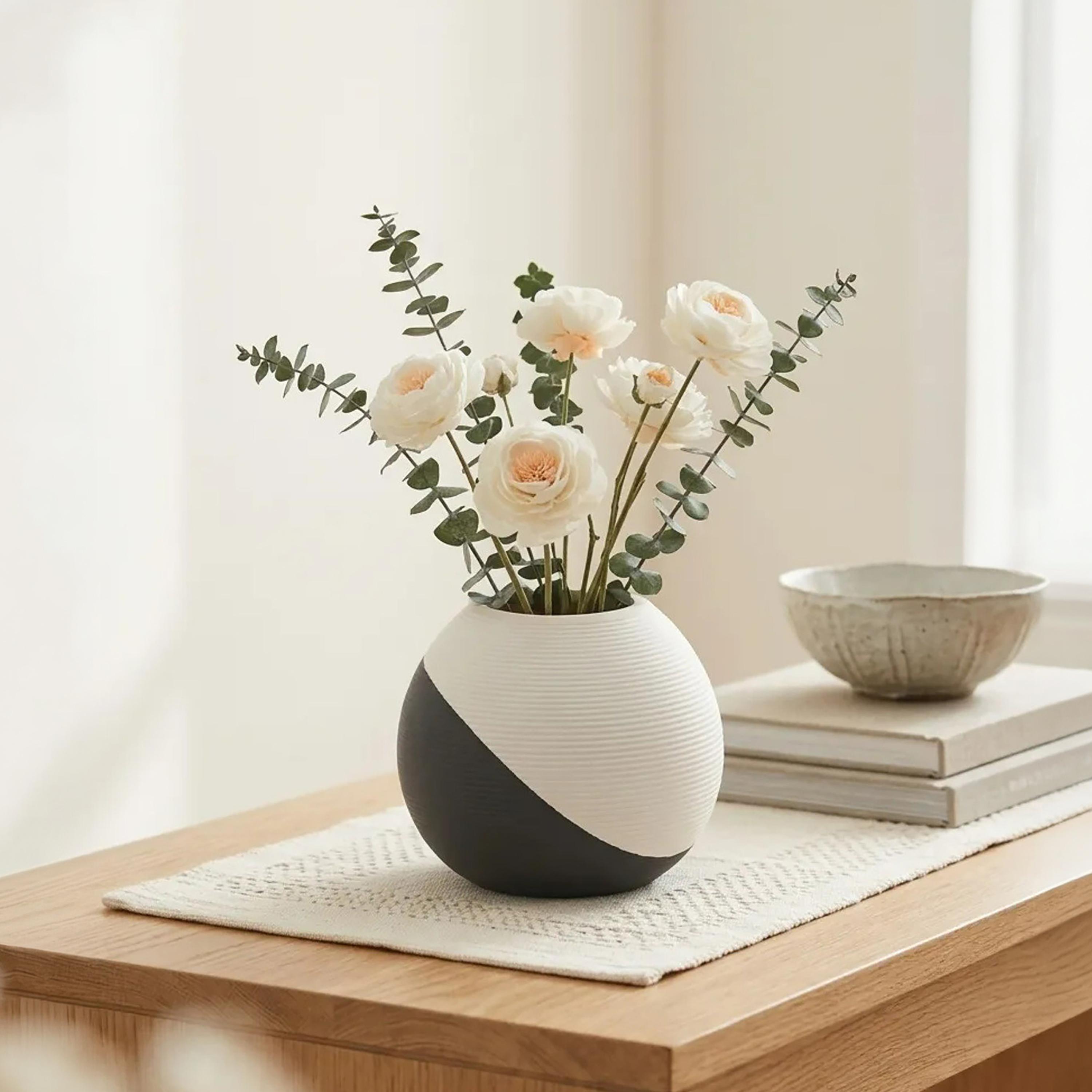 مزهرية مضلعة متعددة الألوان من ماريا هومز-household-decor-vasesandbowls-image-2