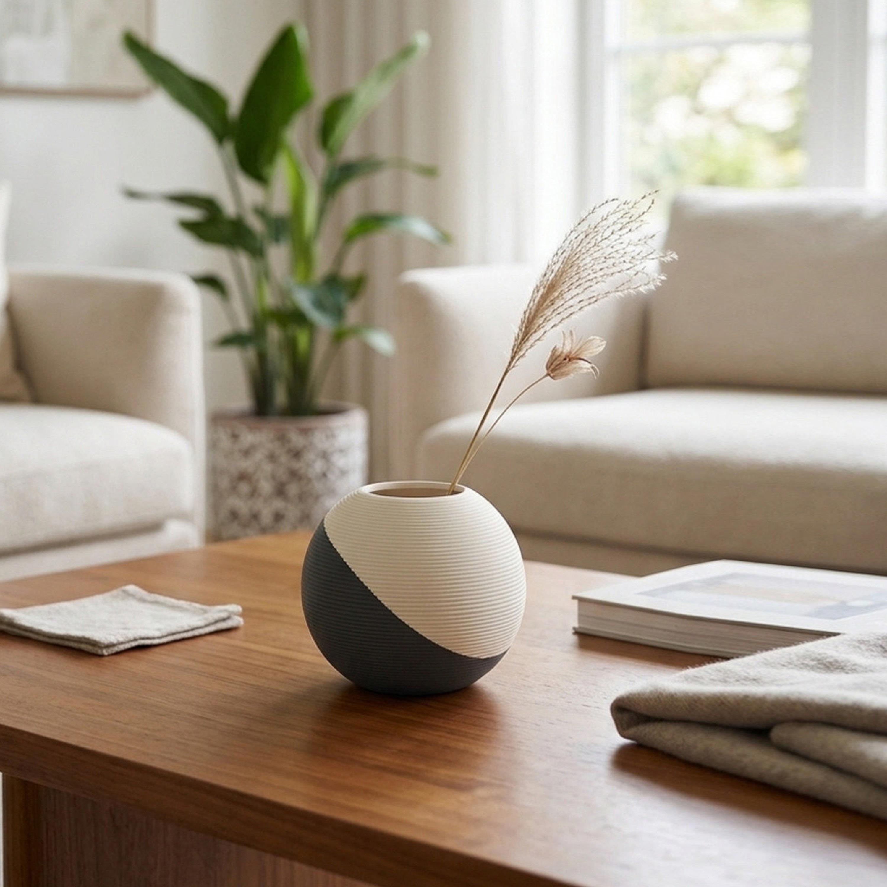 مزهرية مضلعة متعددة الألوان من ماريا هومز-household-decor-vasesandbowls-image-3