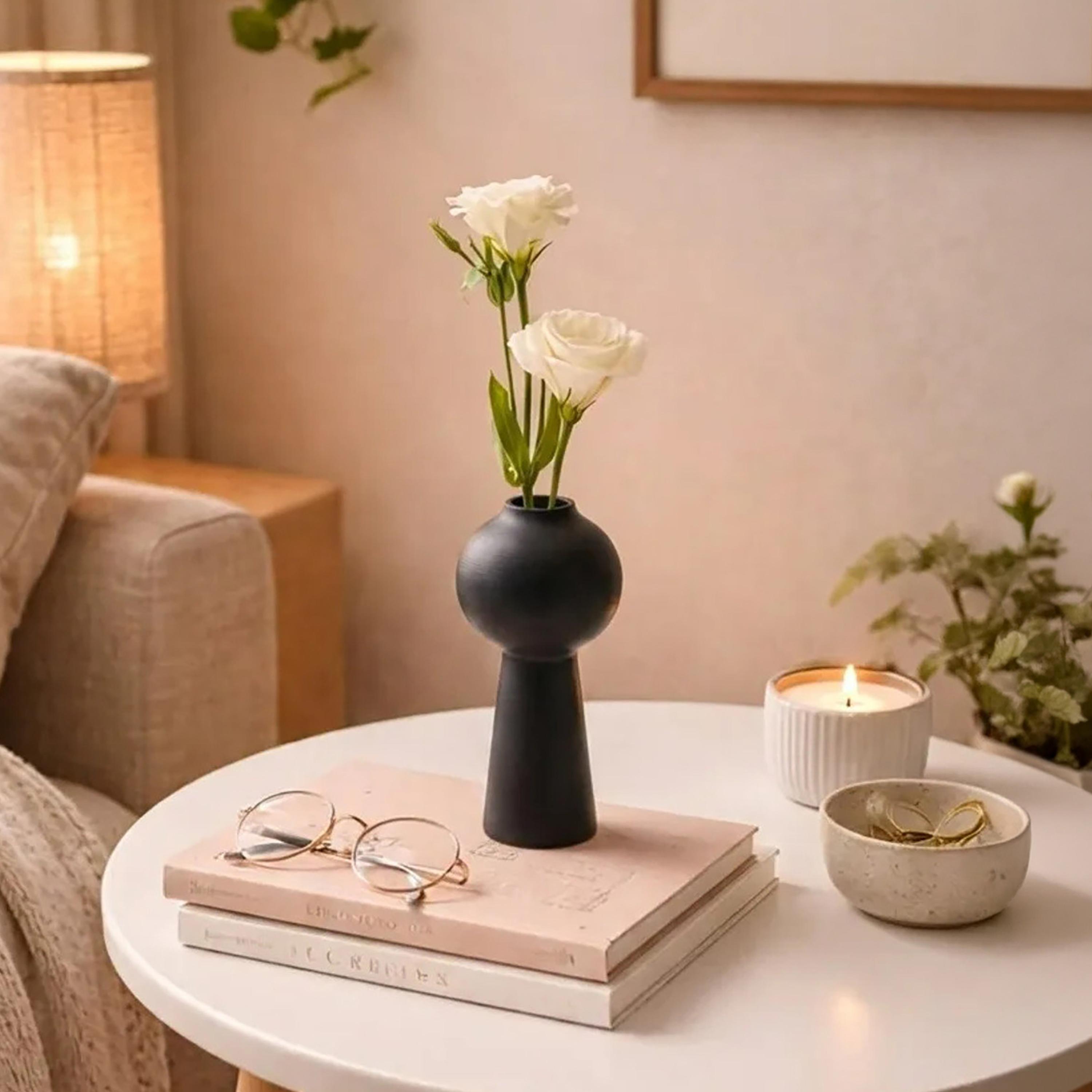 مزهرية سوداء بملمس بارز من ماريا هومز-household-decor-vasesandbowls-image-2