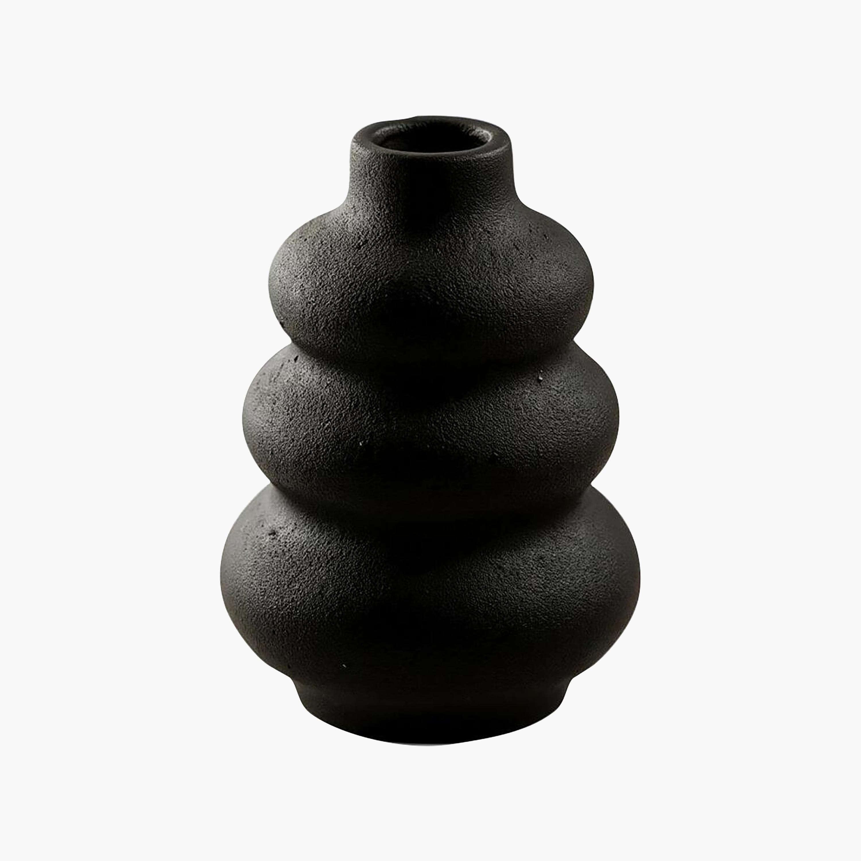 مزهرية مستديرة متدرجة سوداء من السيراميك من ماريا هومز-household-decor-vasesandbowls-image-6