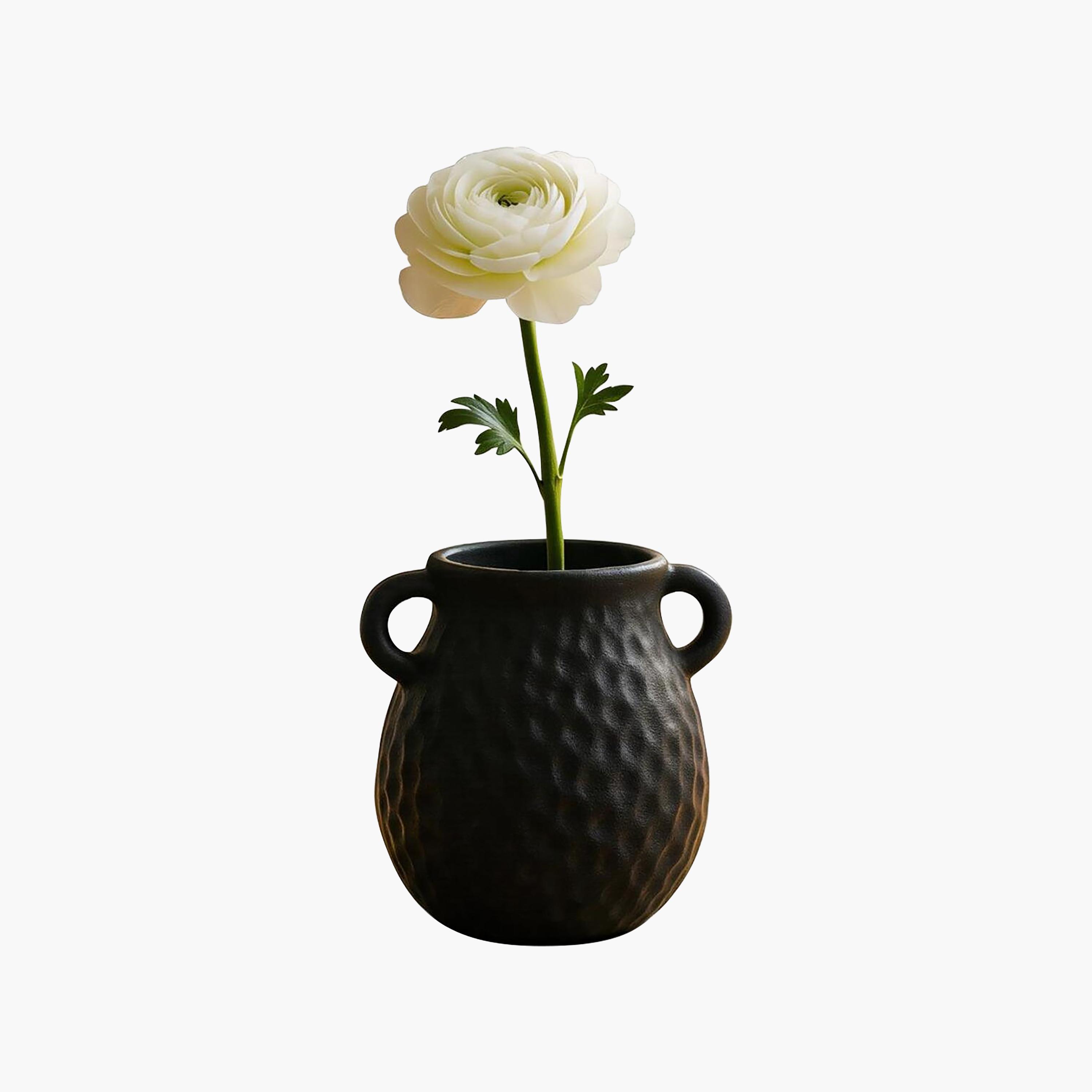 مزهرية سوداء بملمس بارز من ماريا هومز-household-decor-vasesandbowls-image-5