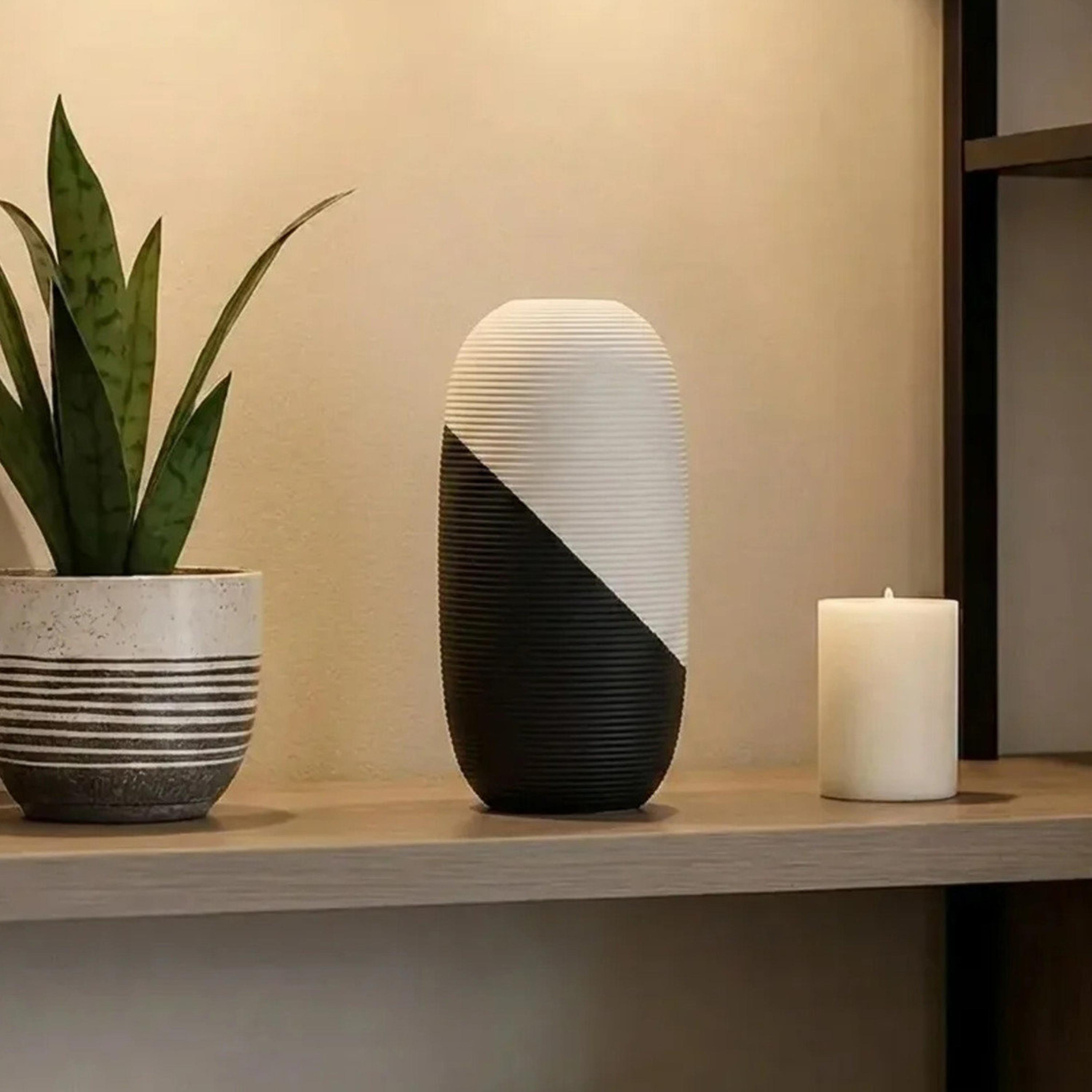 مزهرية مضلعة متعددة الألوان من ماريا هومز-household-decor-vasesandbowls-image-1