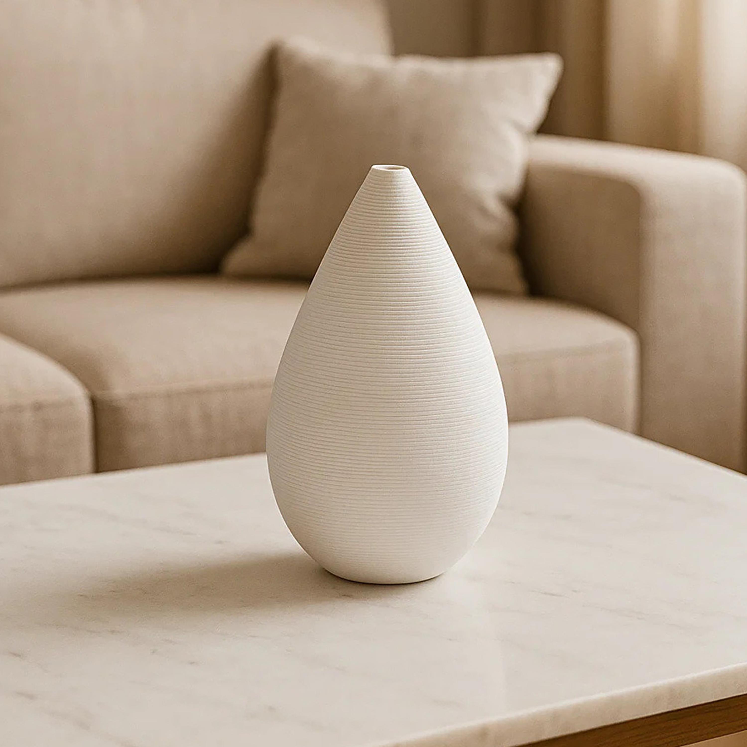 مزهرية سيراميك بتصميم قطرة الماء باللون الأبيض من ماريا هومز-household-decor-vasesandbowls-image-1