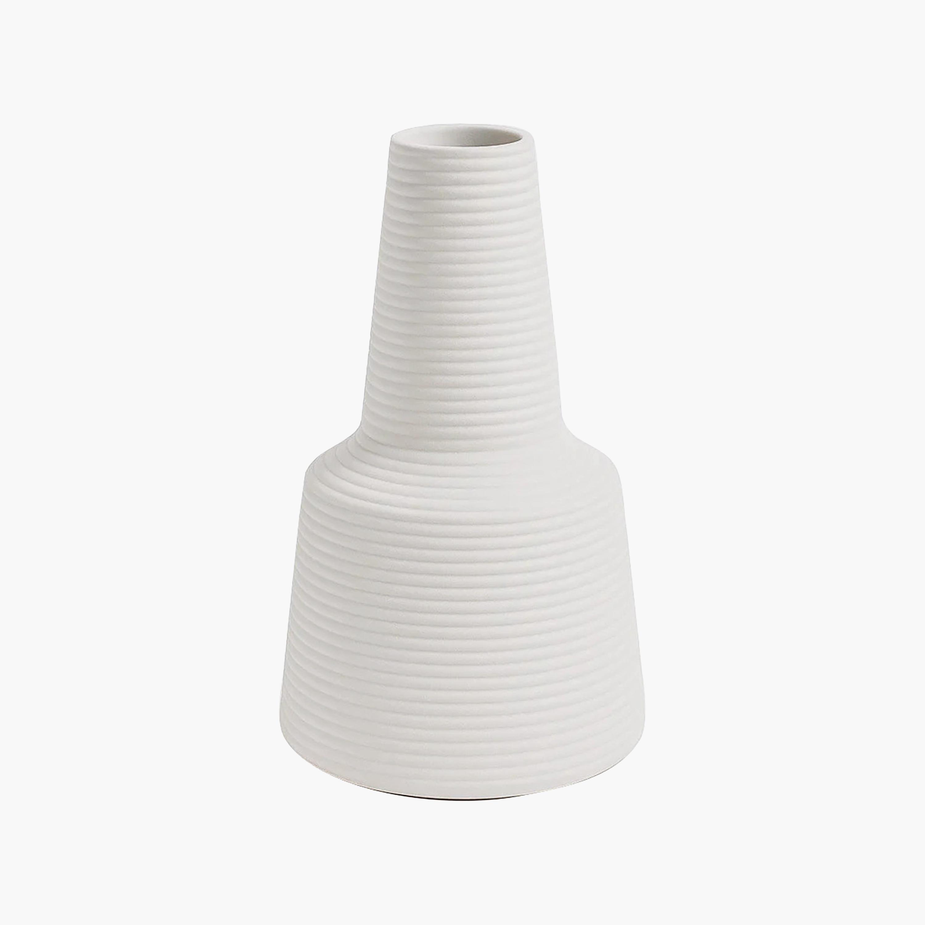 مزهرية سيراميك بملمس بارز باللون الأبيض من ماريا هومز-household-decor-vasesandbowls-image-5