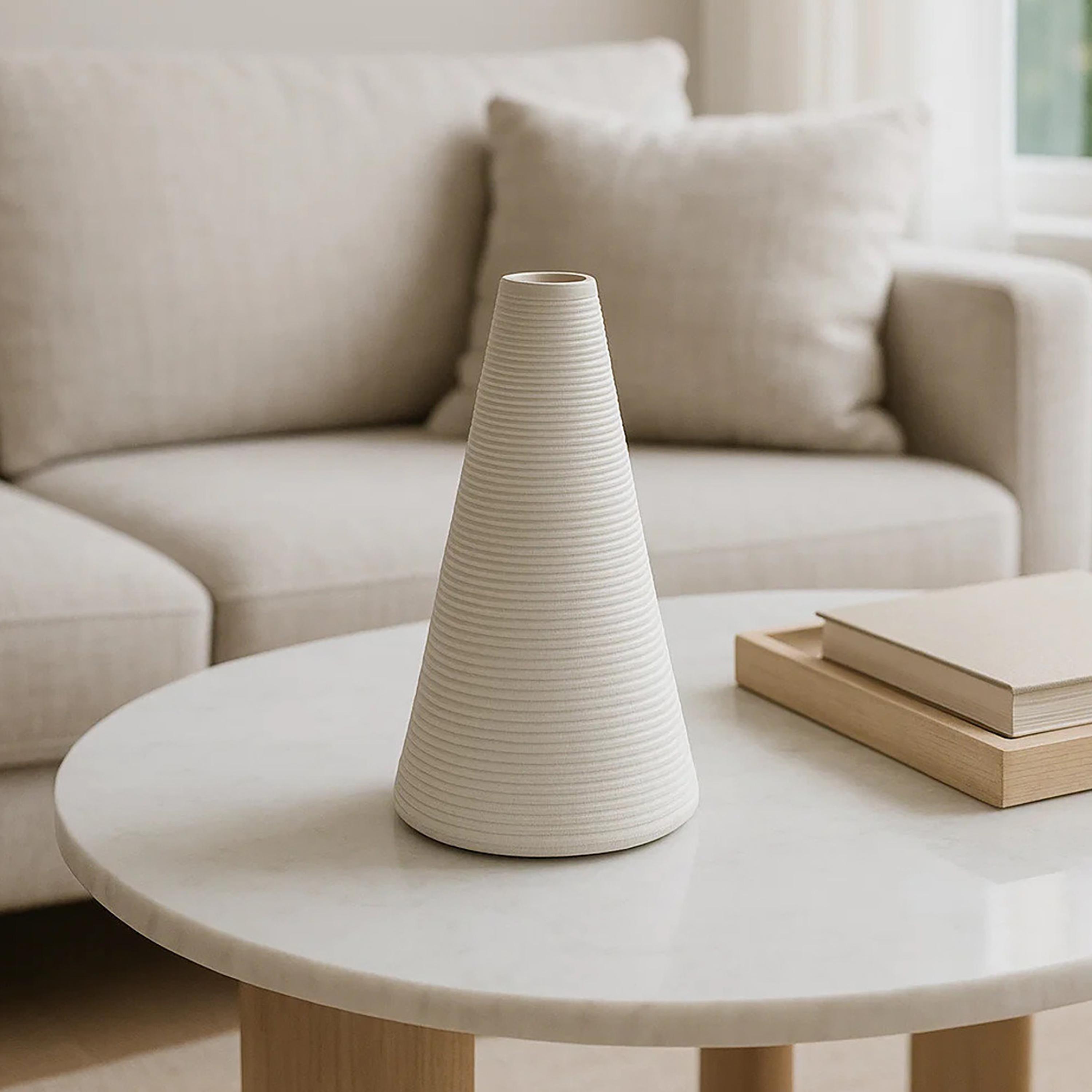 مزهرية سيراميك أبيض بتصميم مخروطي من ماريا هومز-household-decor-vasesandbowls-image-1