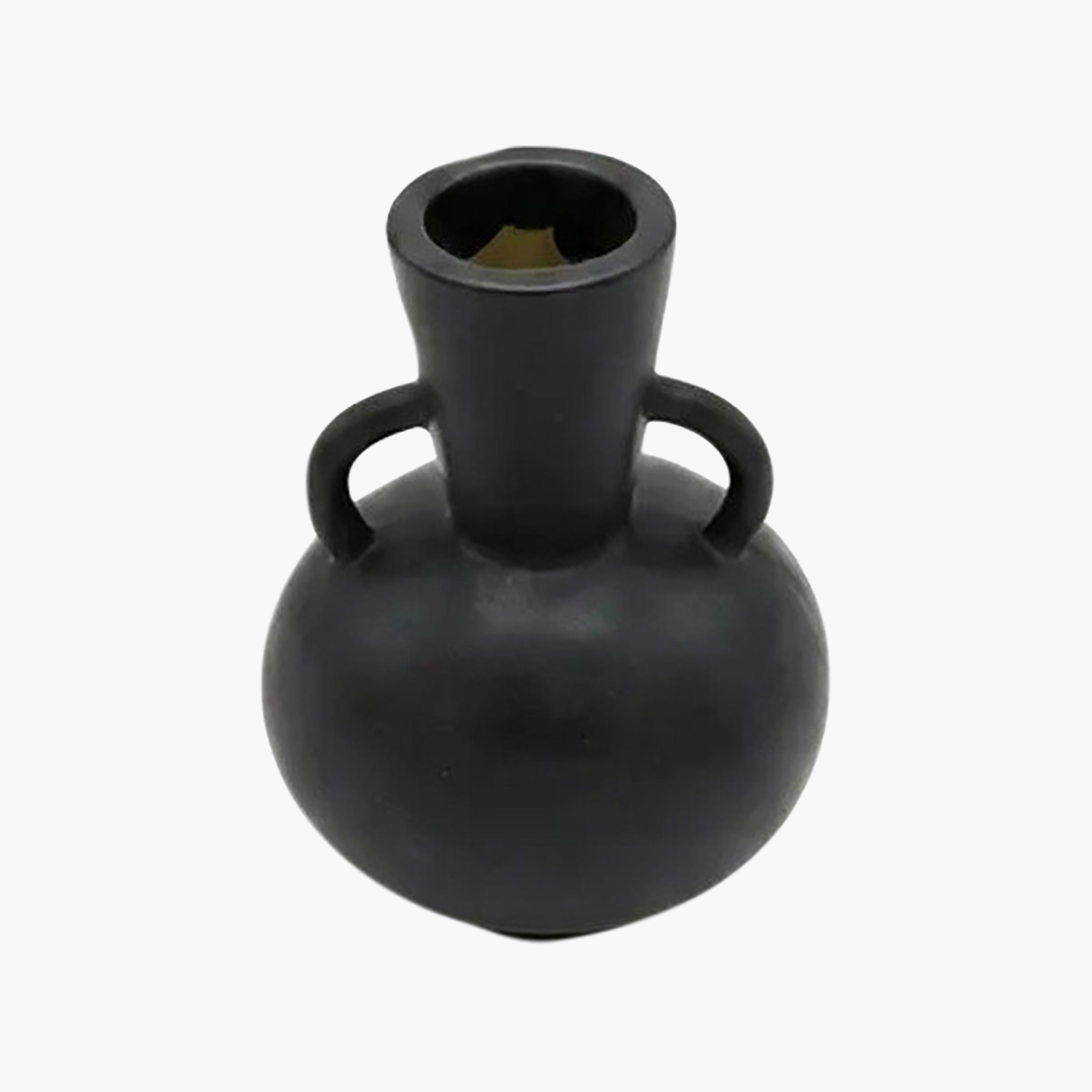 مزهرية سوداء بمقبضين من السيراميك من ماريا هومز-household-decor-vasesandbowls-image-5