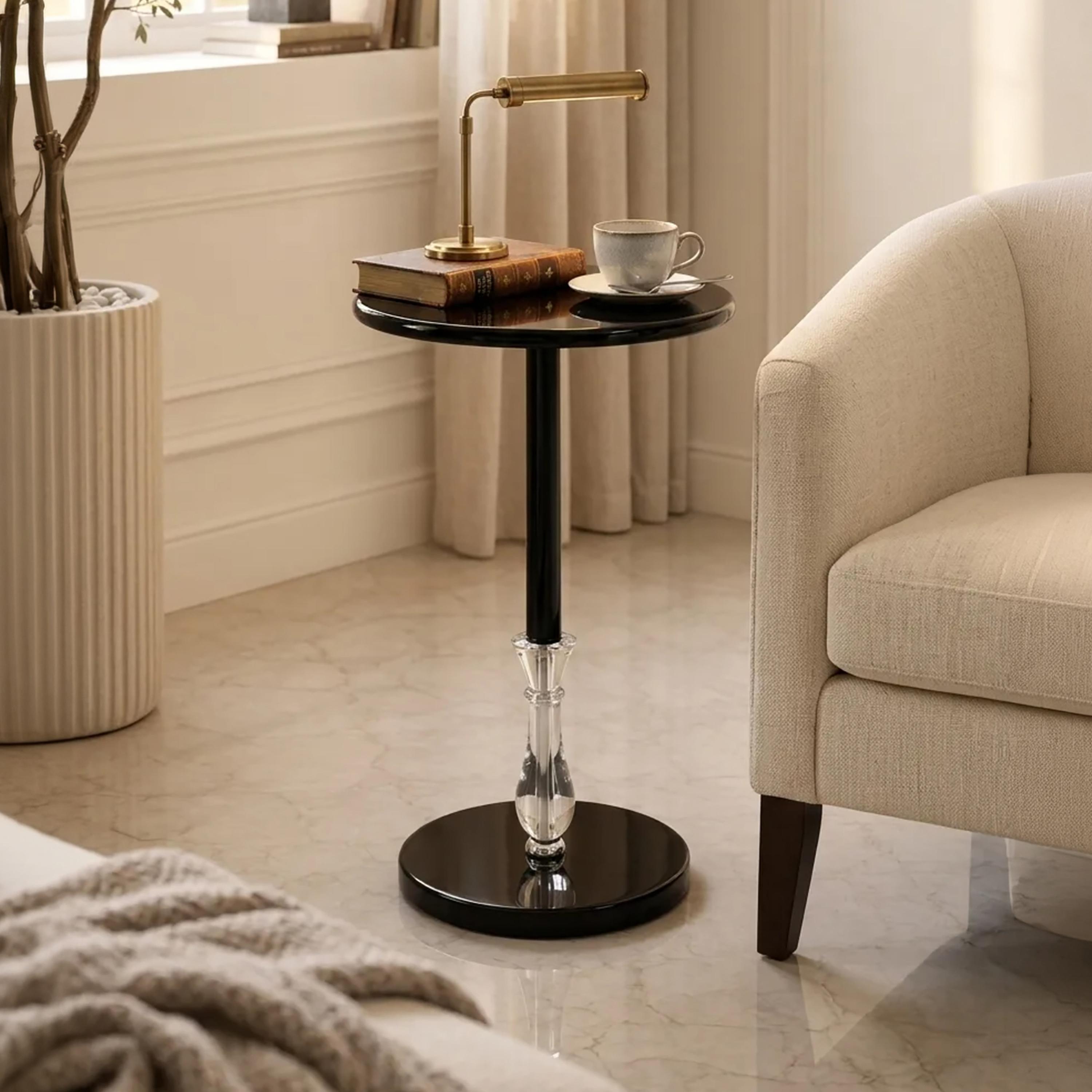 طاولة جانبية خشبية بقاعدة مجسمة من ماريا هومز-furniture-livingroom-sideandendtables-image-1