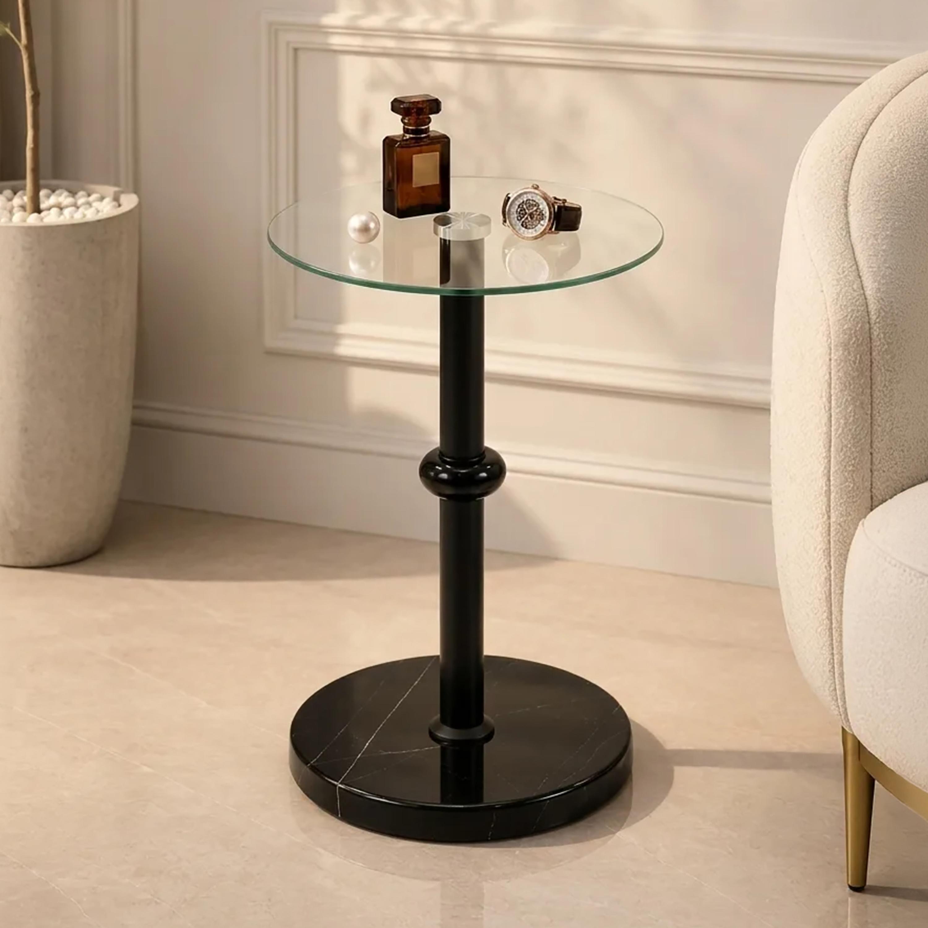 طاولة جانبية زجاجية بقاعدة عمودية من ماريا هومز-furniture-livingroom-sideandendtables-image-1
