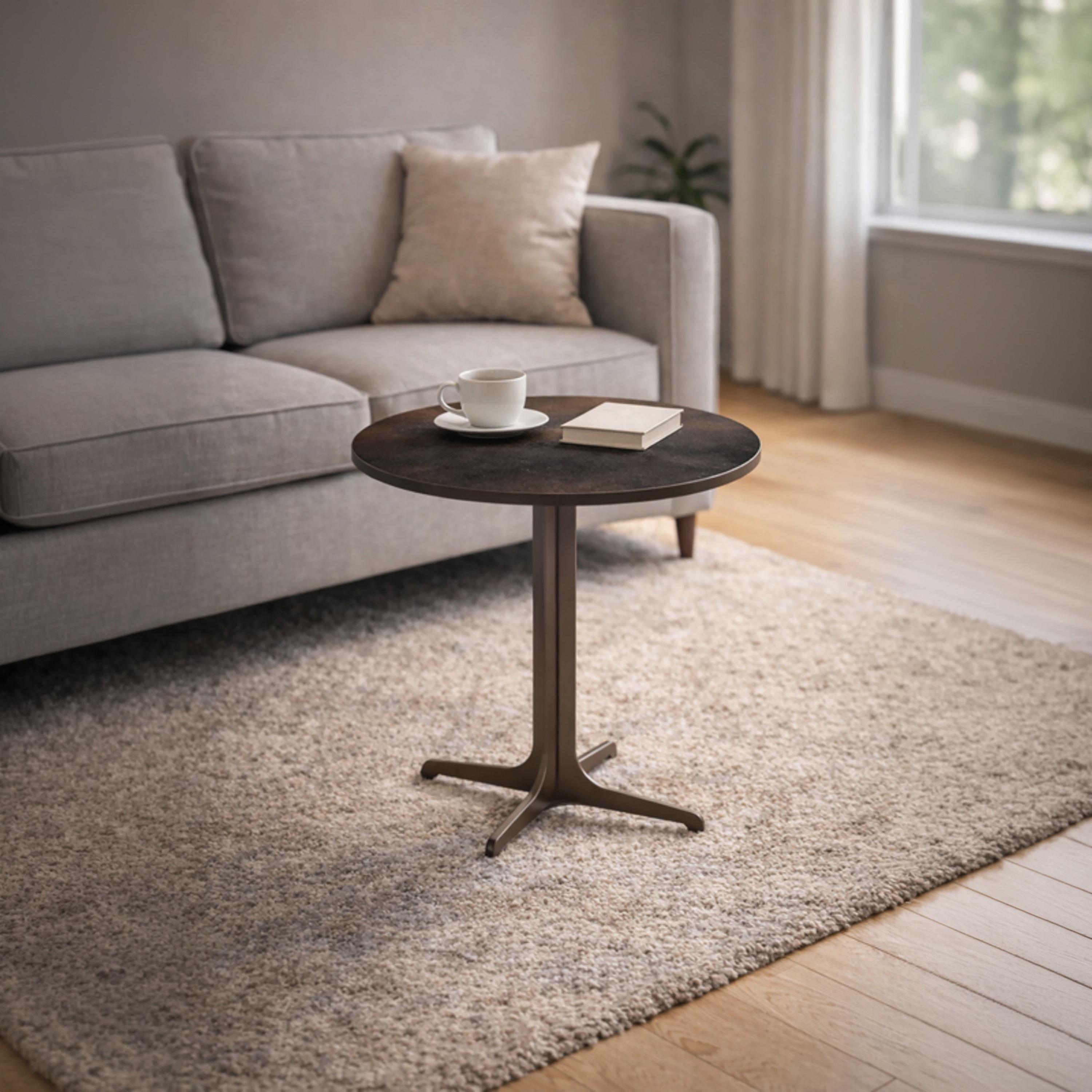 طاولة جانبية بقاعدة سيراميك من ماريا هومز-furniture-livingroom-sideandendtables-image-1
